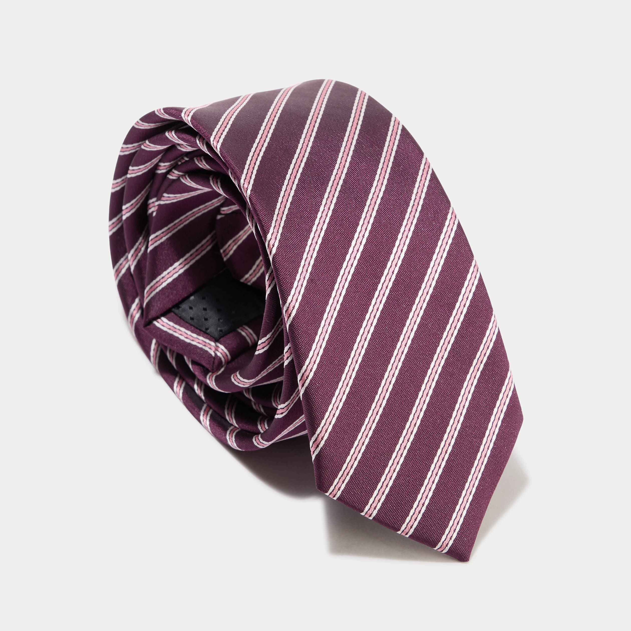 Cravate satin&eacute;e bordeaux femme