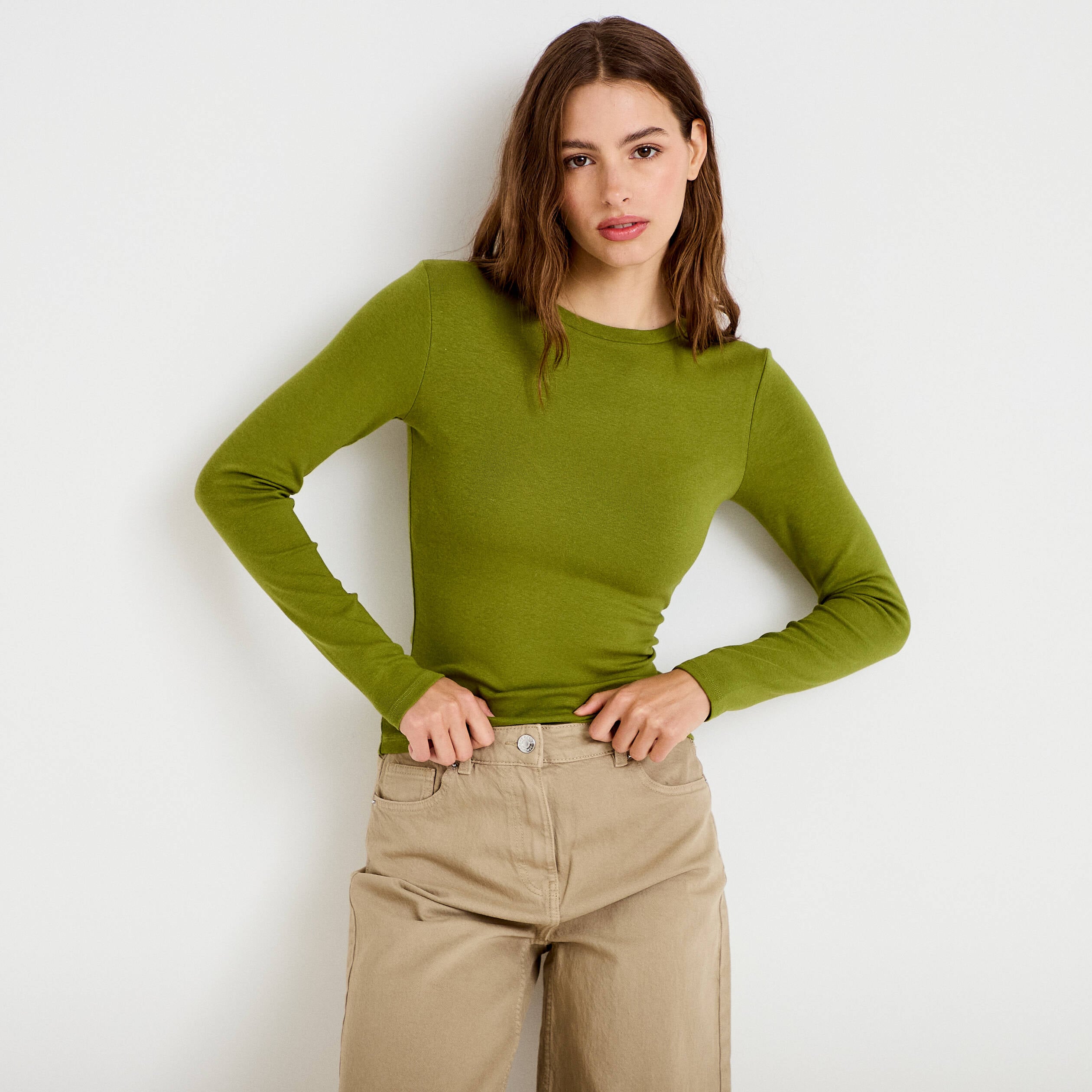 T-shirt cintr&eacute; col rond manches longues vert fonc&eacute; femme
