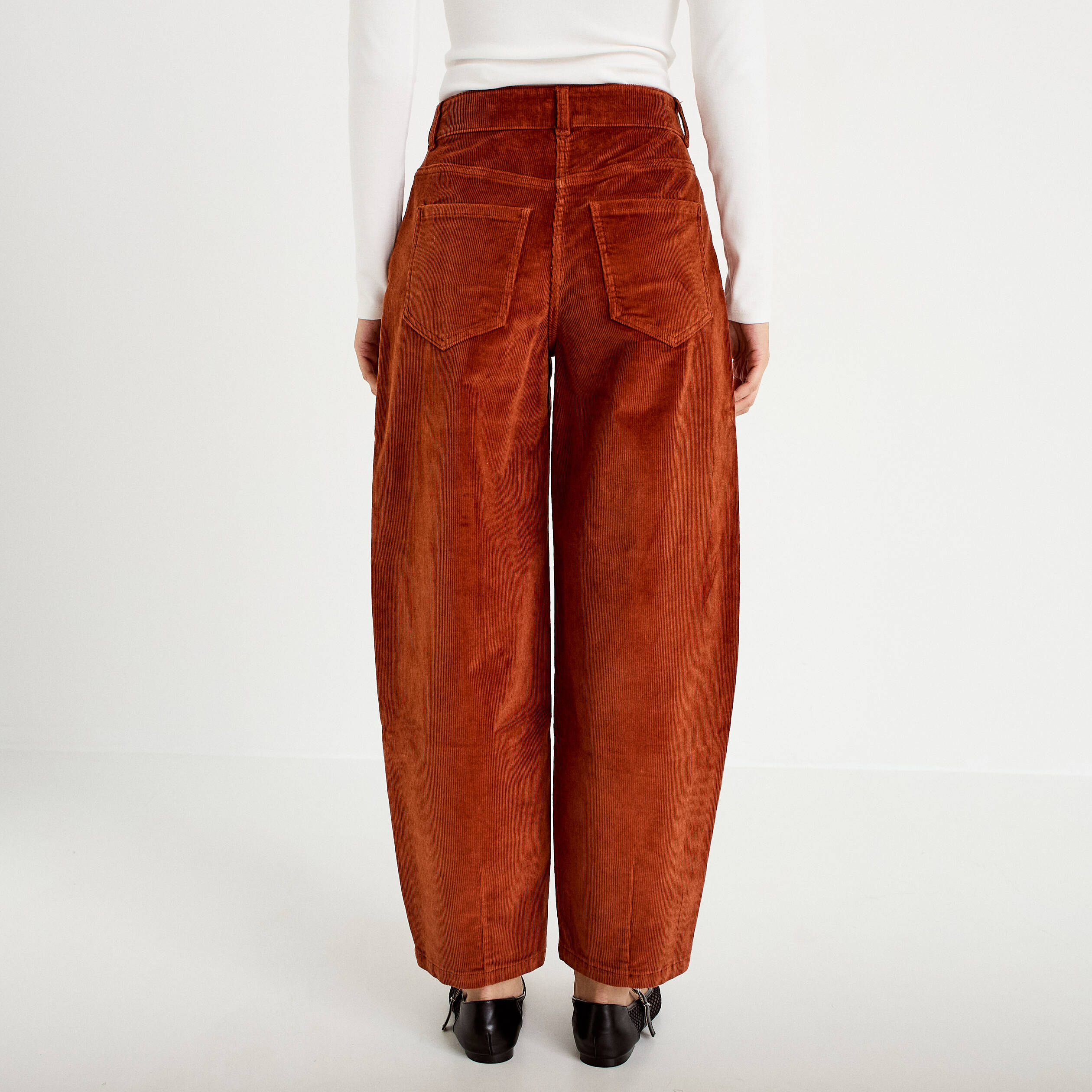 Pantalon barrel en velours marron cognac femme