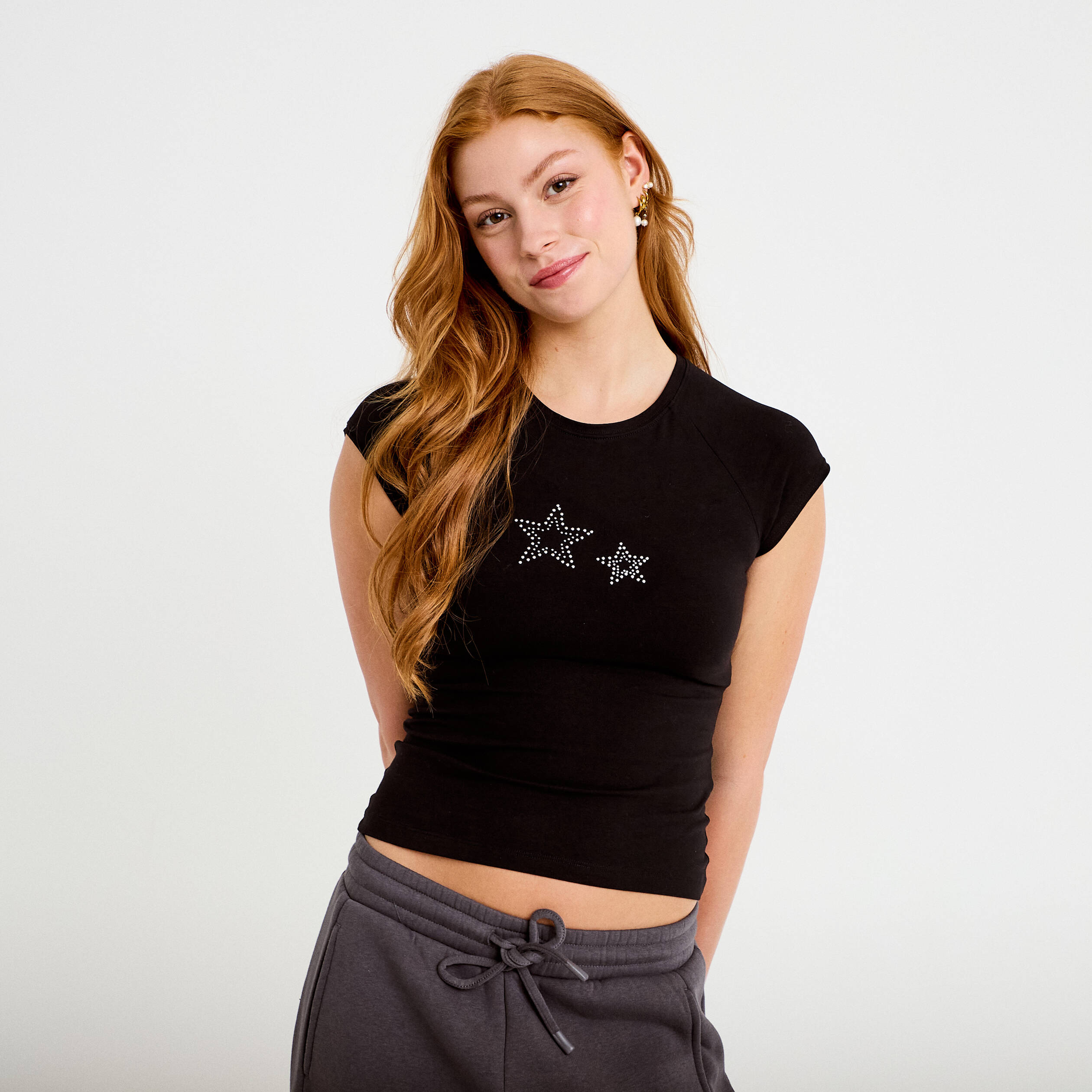 T-shirt ajust&eacute; court col rond noir femme