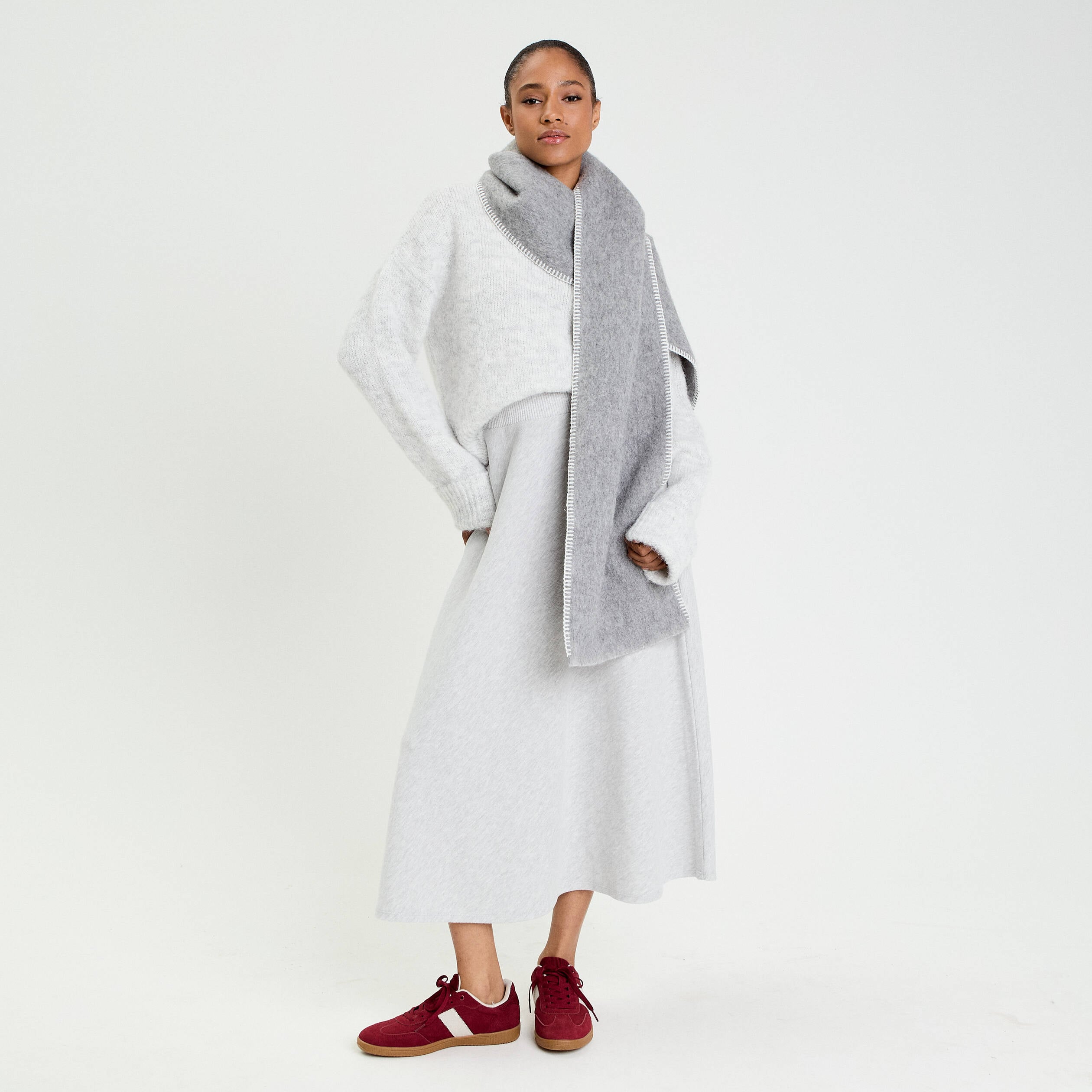 Jupe longue &eacute;vas&eacute;e en maille gris clair femme