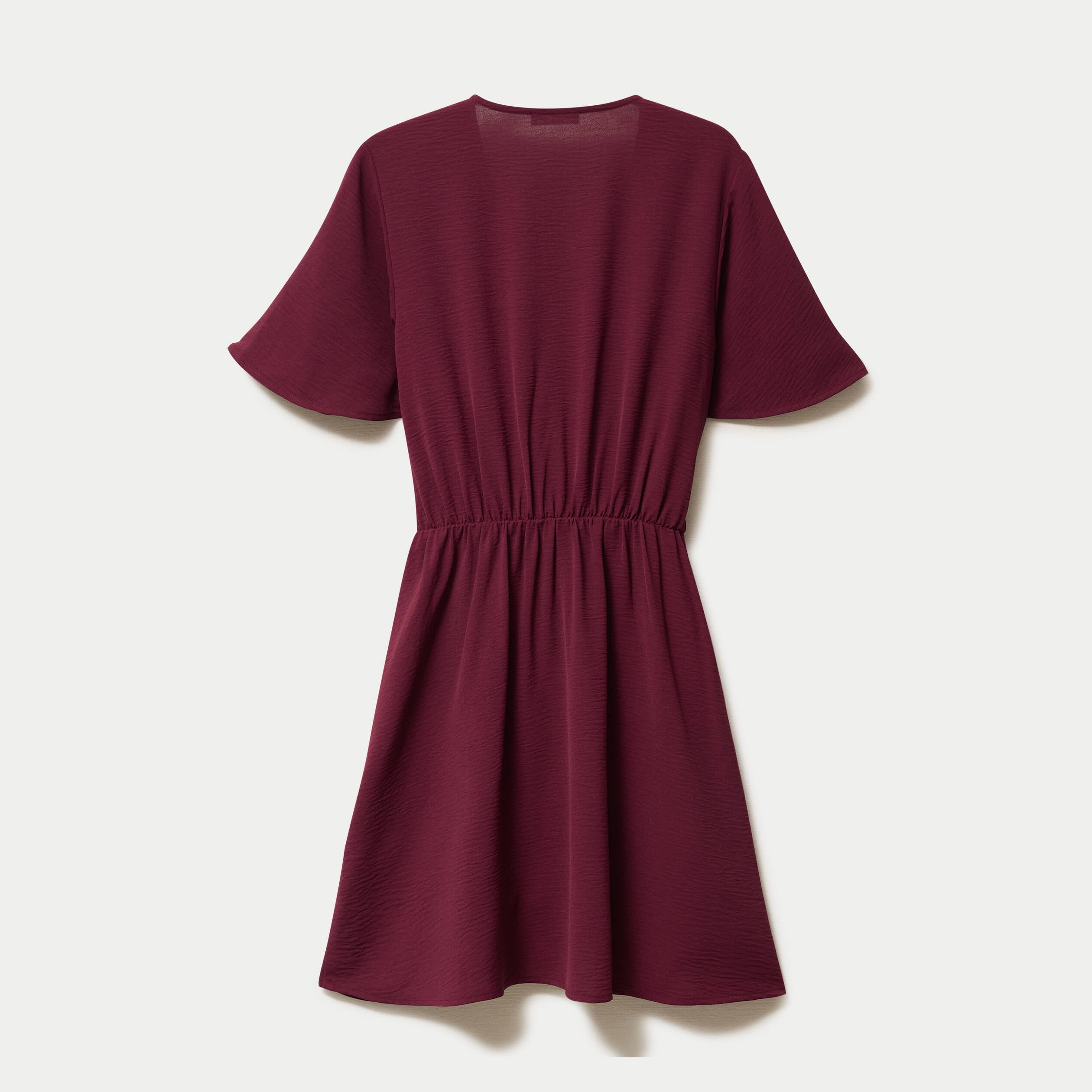 Robe courte &eacute;vas&eacute;e col v manches courtes bordeaux femme