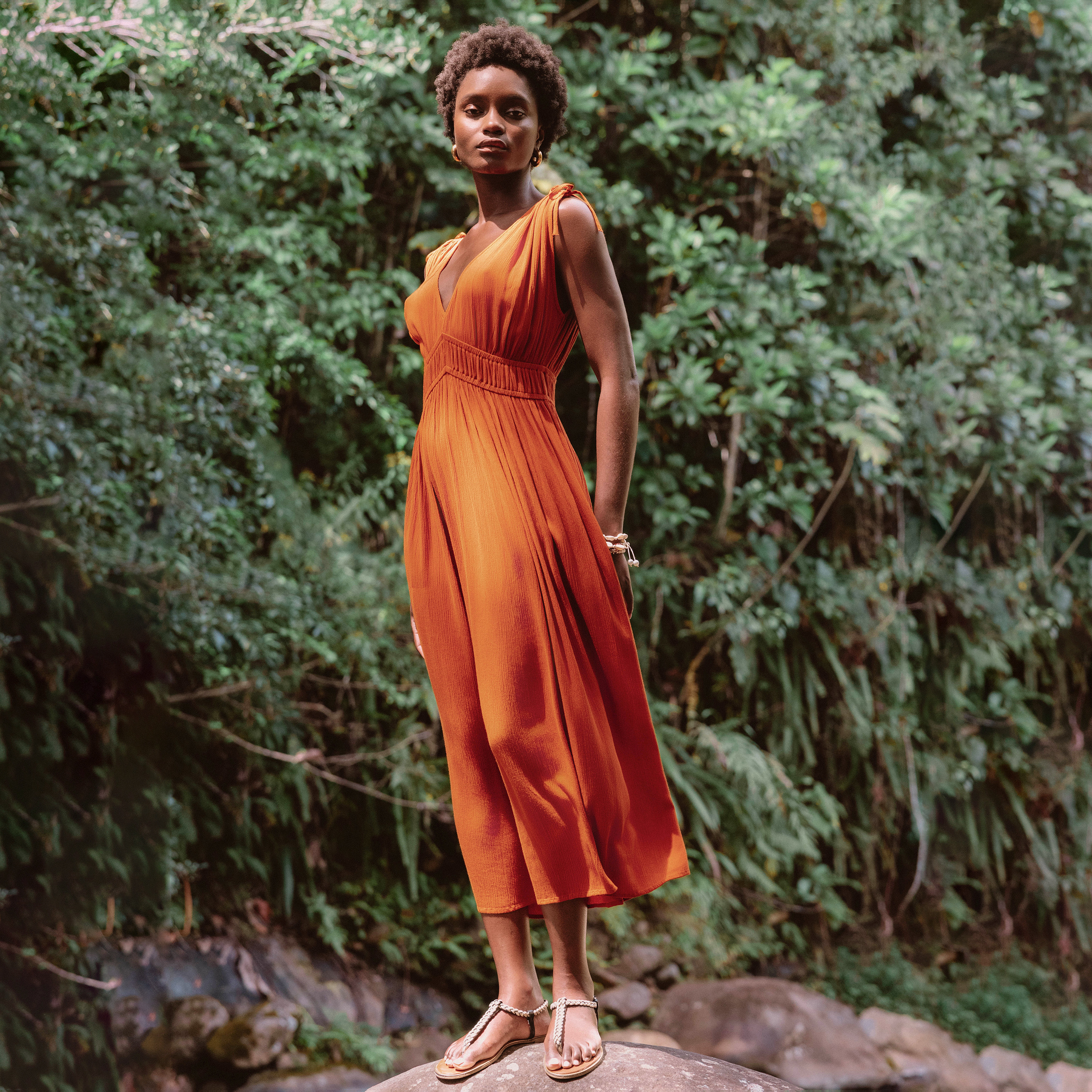 Robe midi &eacute;vas&eacute;e d&eacute;collet&eacute; sans manches orange fonc&eacute; femme