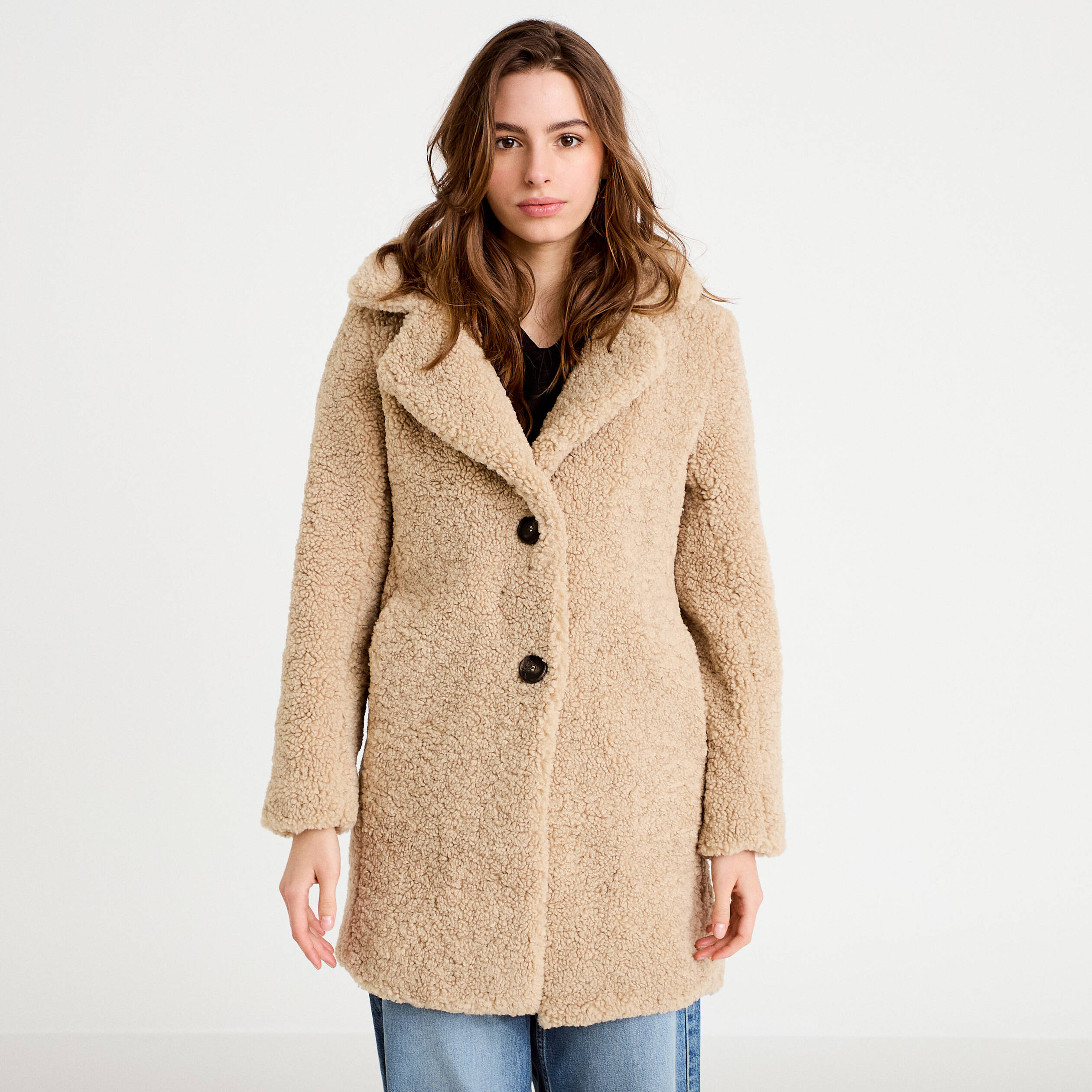 Manteau droit mi-long en bouclette beige femme
