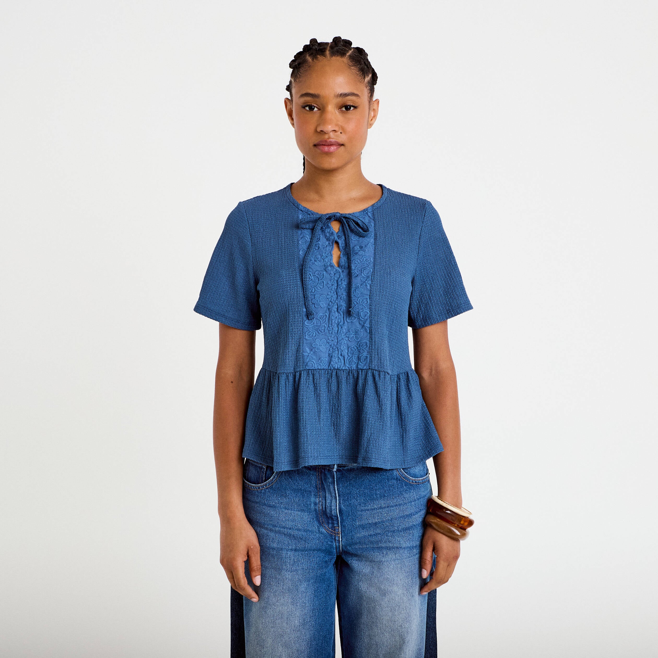 Blouse brod&eacute;e bleu fonc&eacute; femme