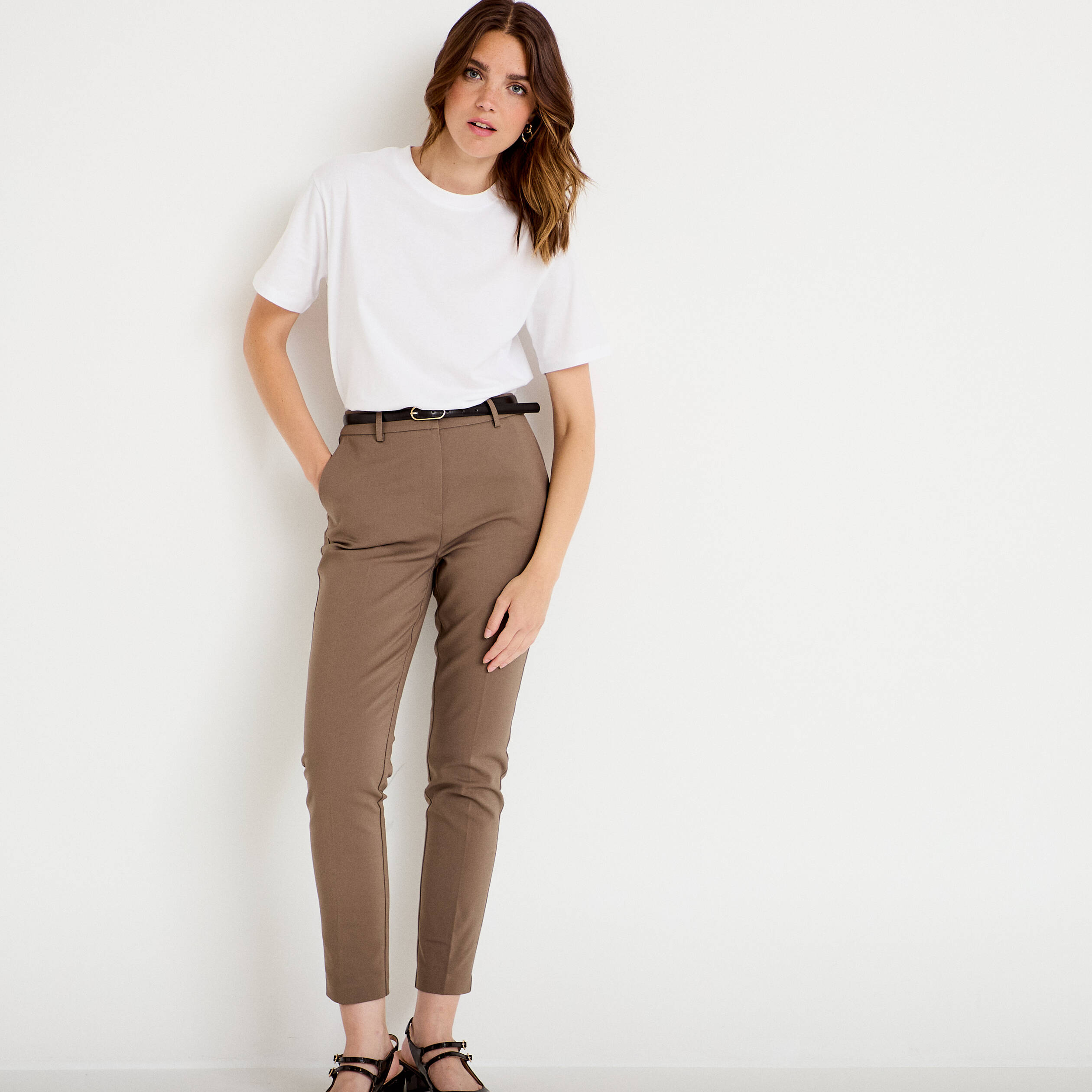 Pantalon cigarette ceintur&eacute; taupe femme