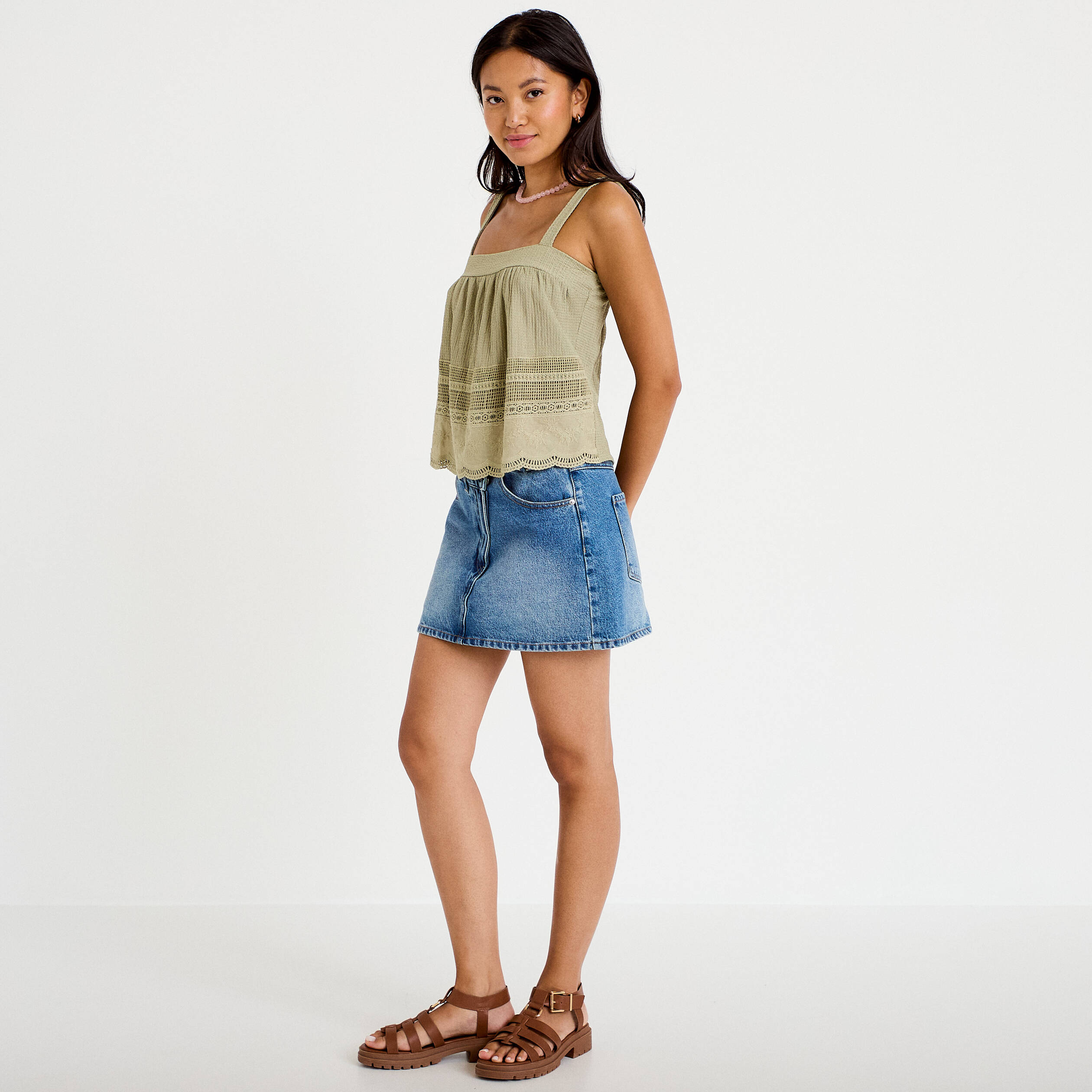 Top &agrave; bretelles broderie vert kaki femme