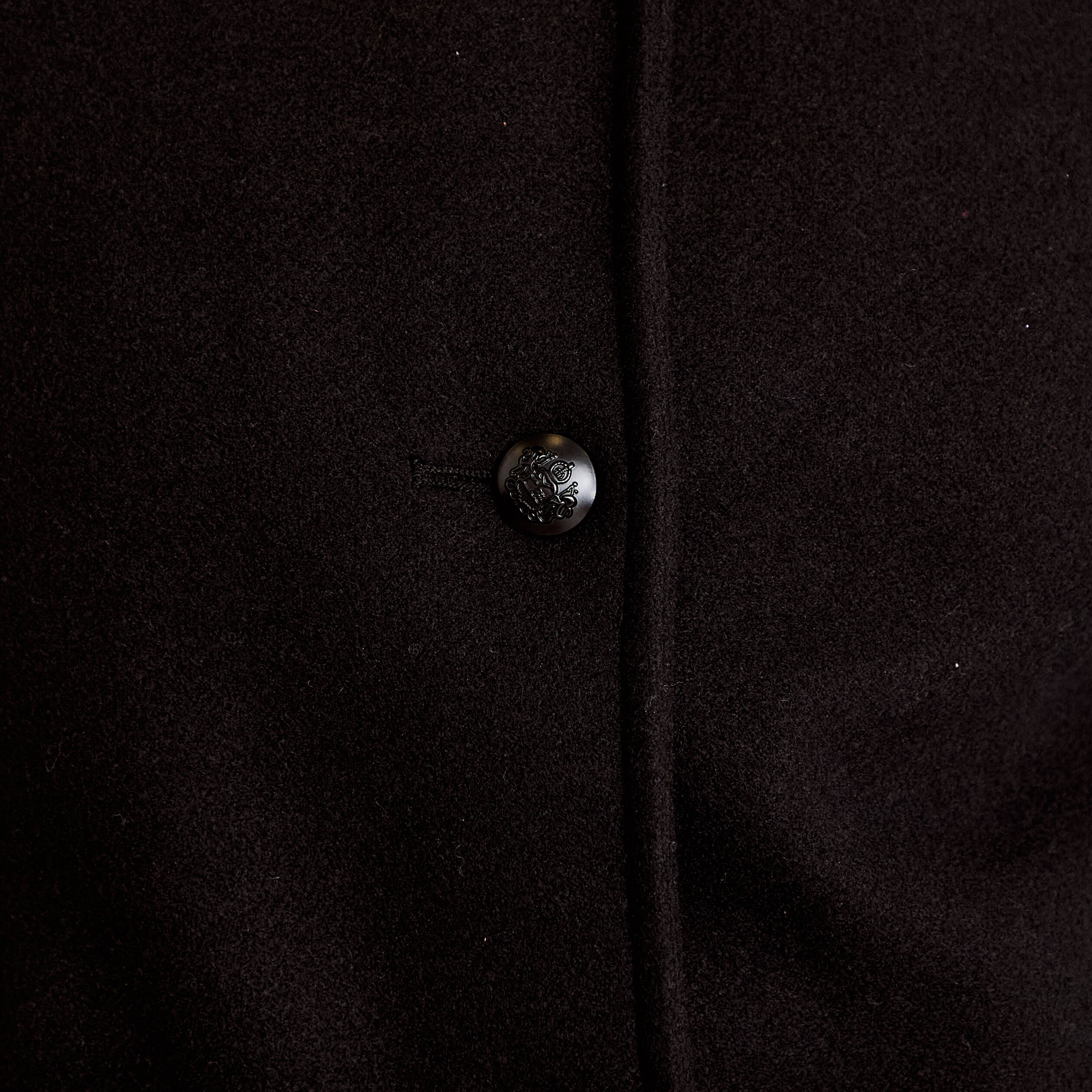 Veste droite courte col classique noir femme