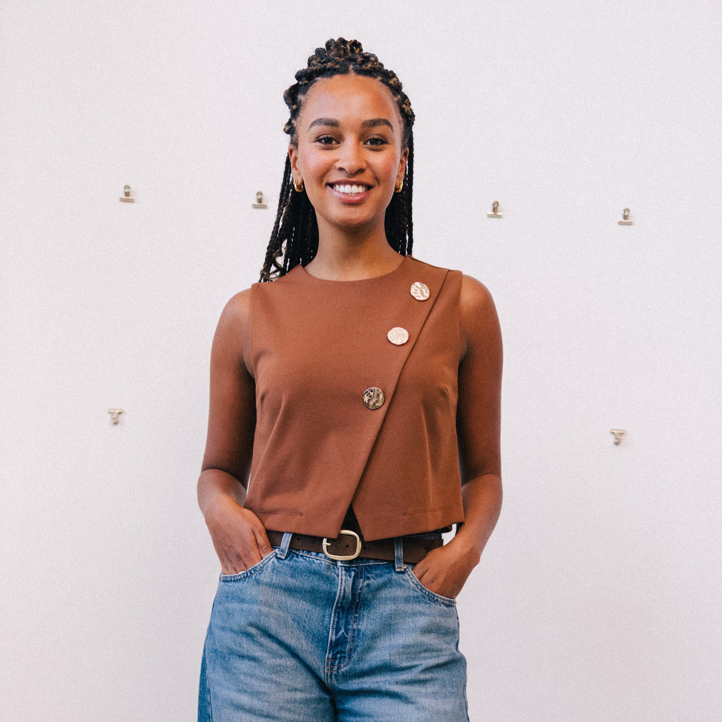 Top ajust&eacute; court sans manches col rond marron femme