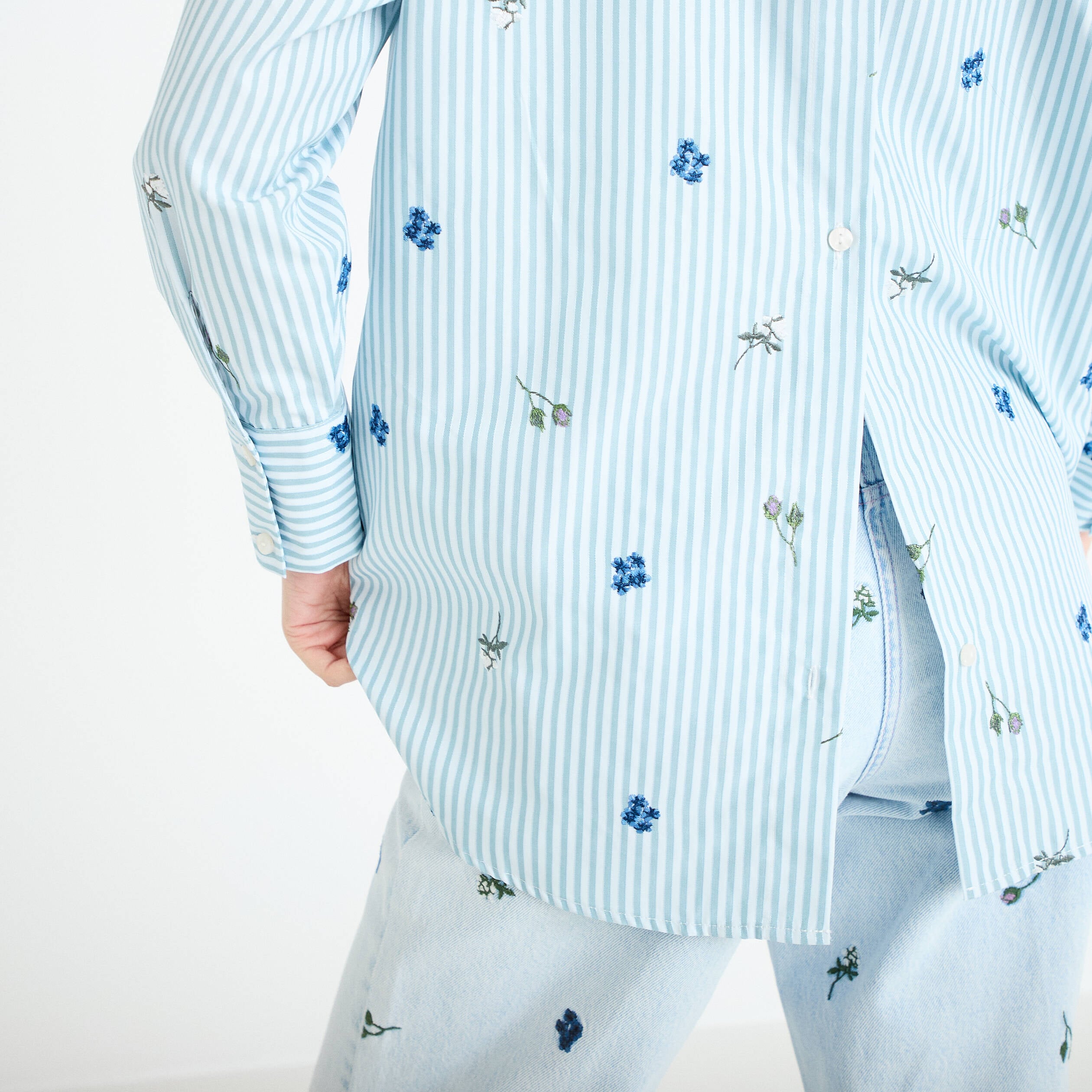 Chemise oversize brod&eacute;e Bridgerton bleu clair femme