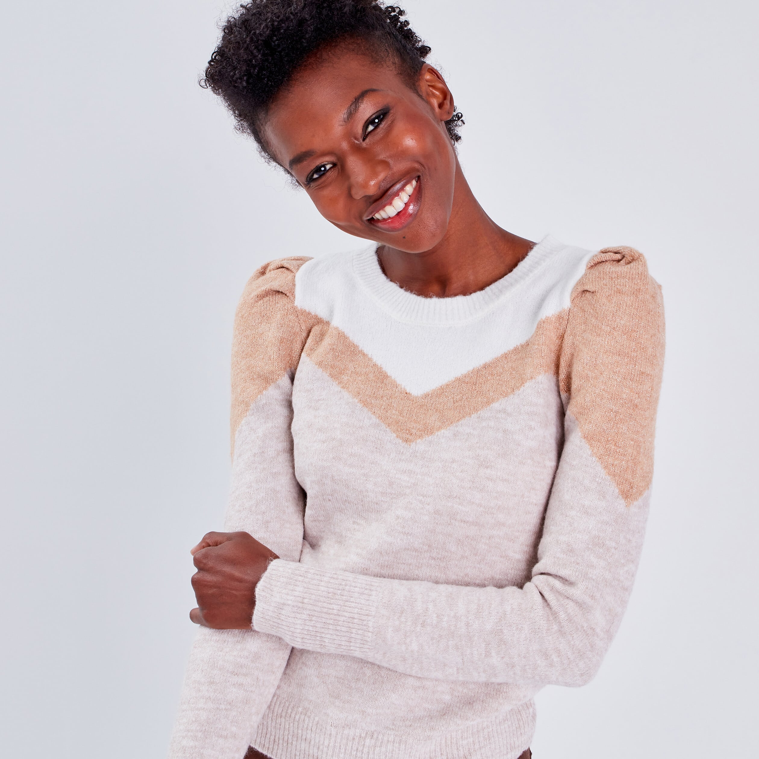 Pull &eacute;paules fronc&eacute;es sable femme