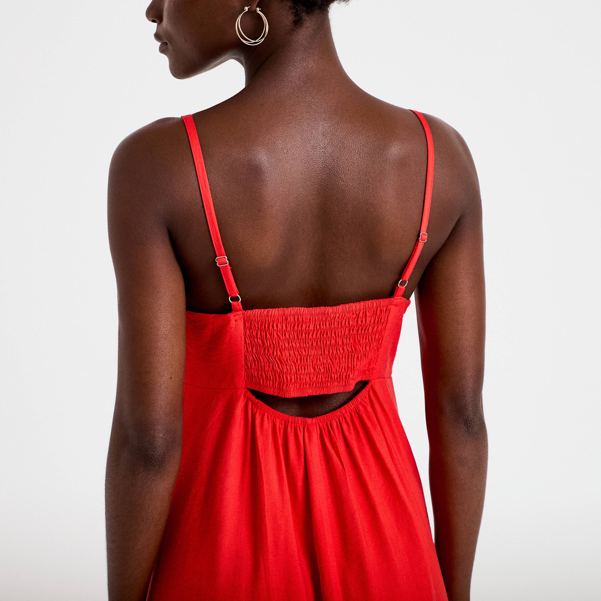 Robe longue &eacute;vas&eacute;e col v cr&ecirc;pe rouge femme