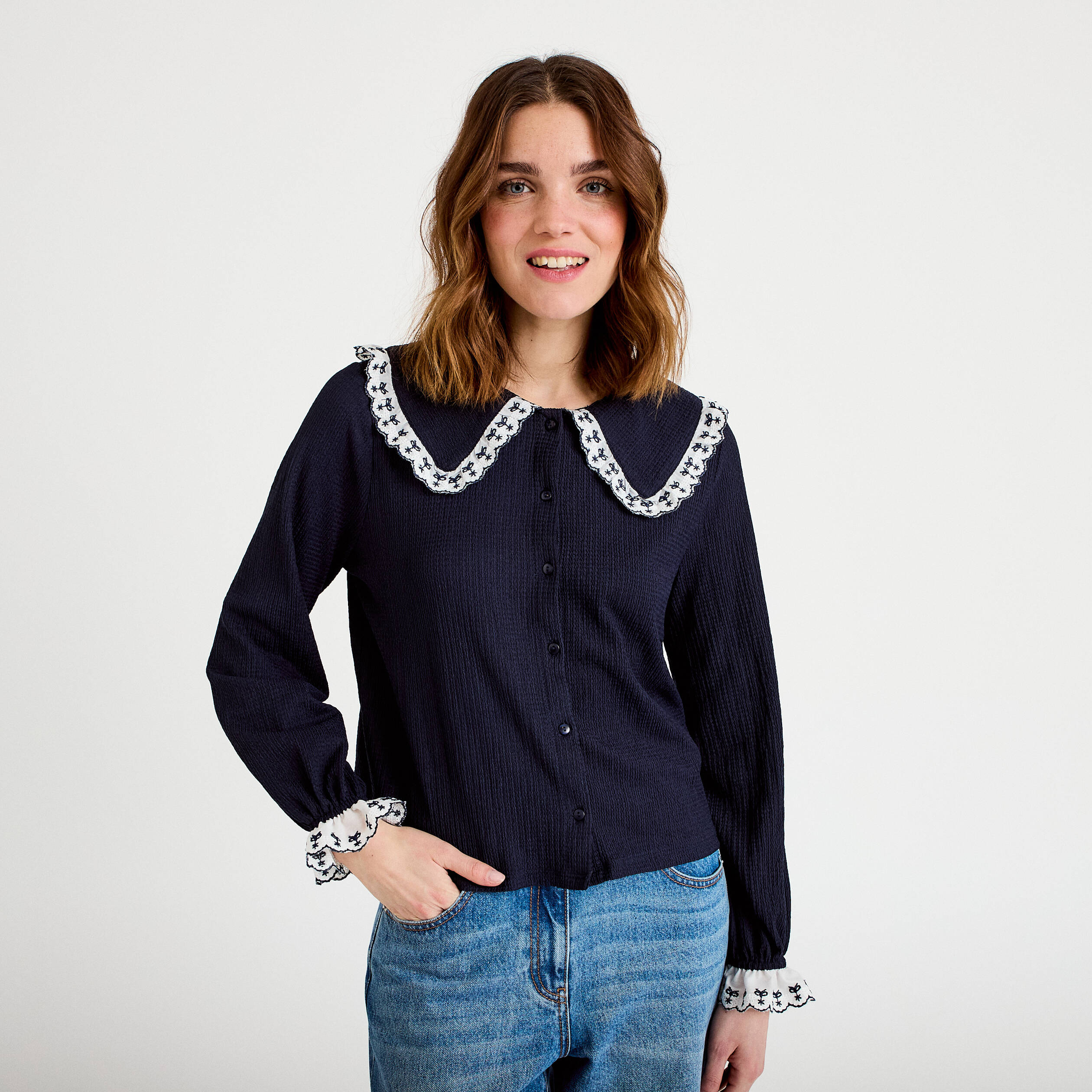 Blouse broderie manches longues bleu marine femme