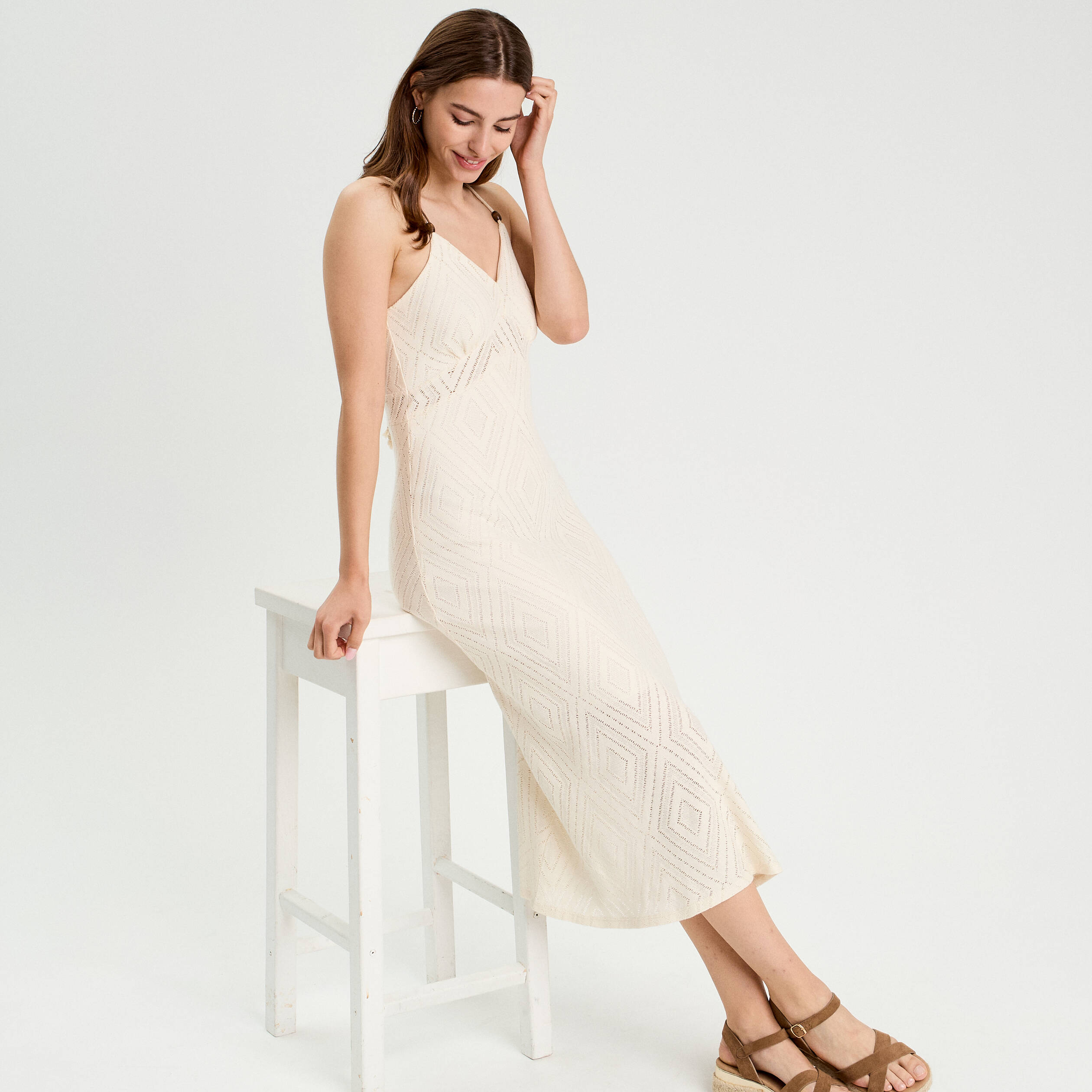 Robe longue femme écrue en maille ajourée lanières larges