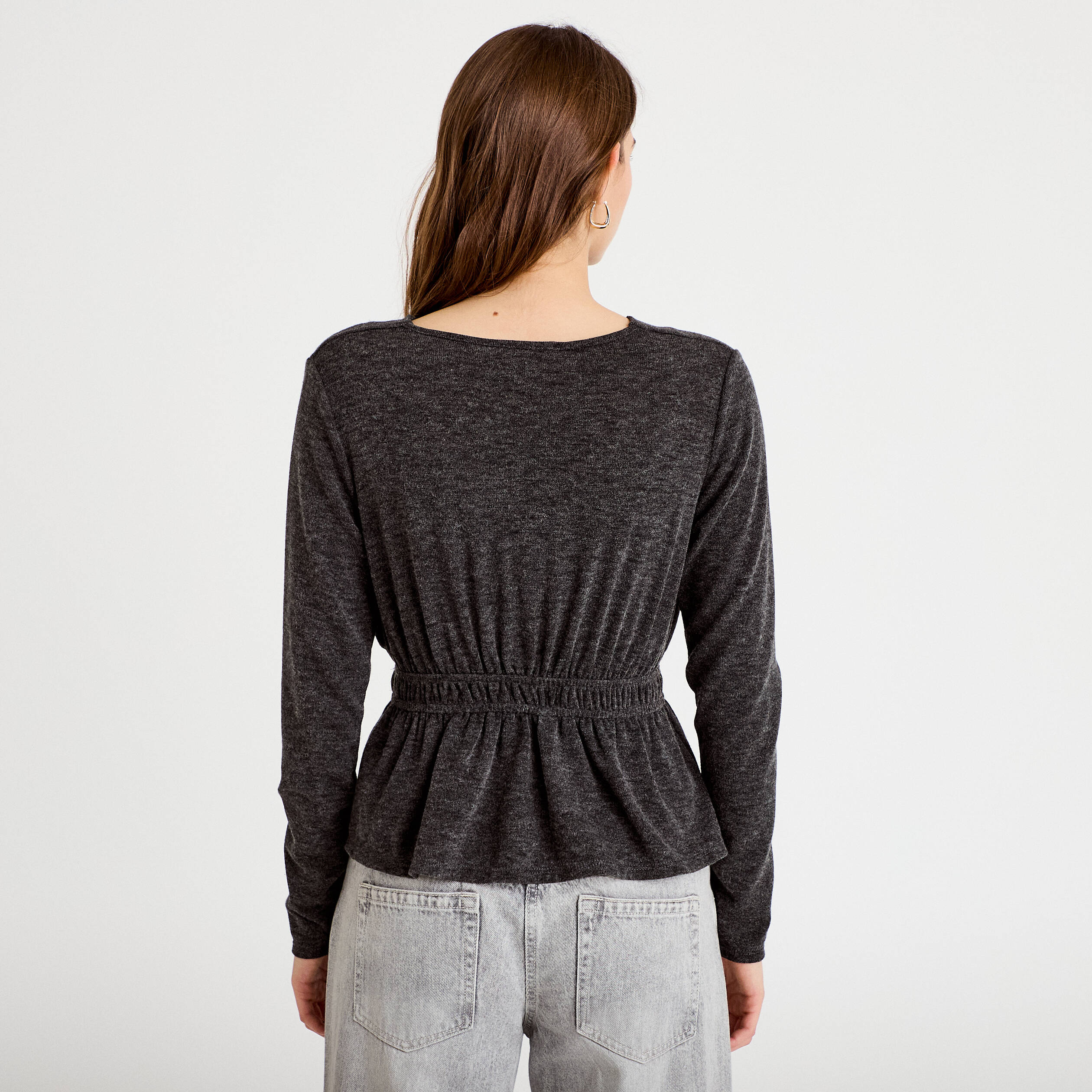 Blouse cintr&eacute;e col v manches longues gris fonc&eacute; femme