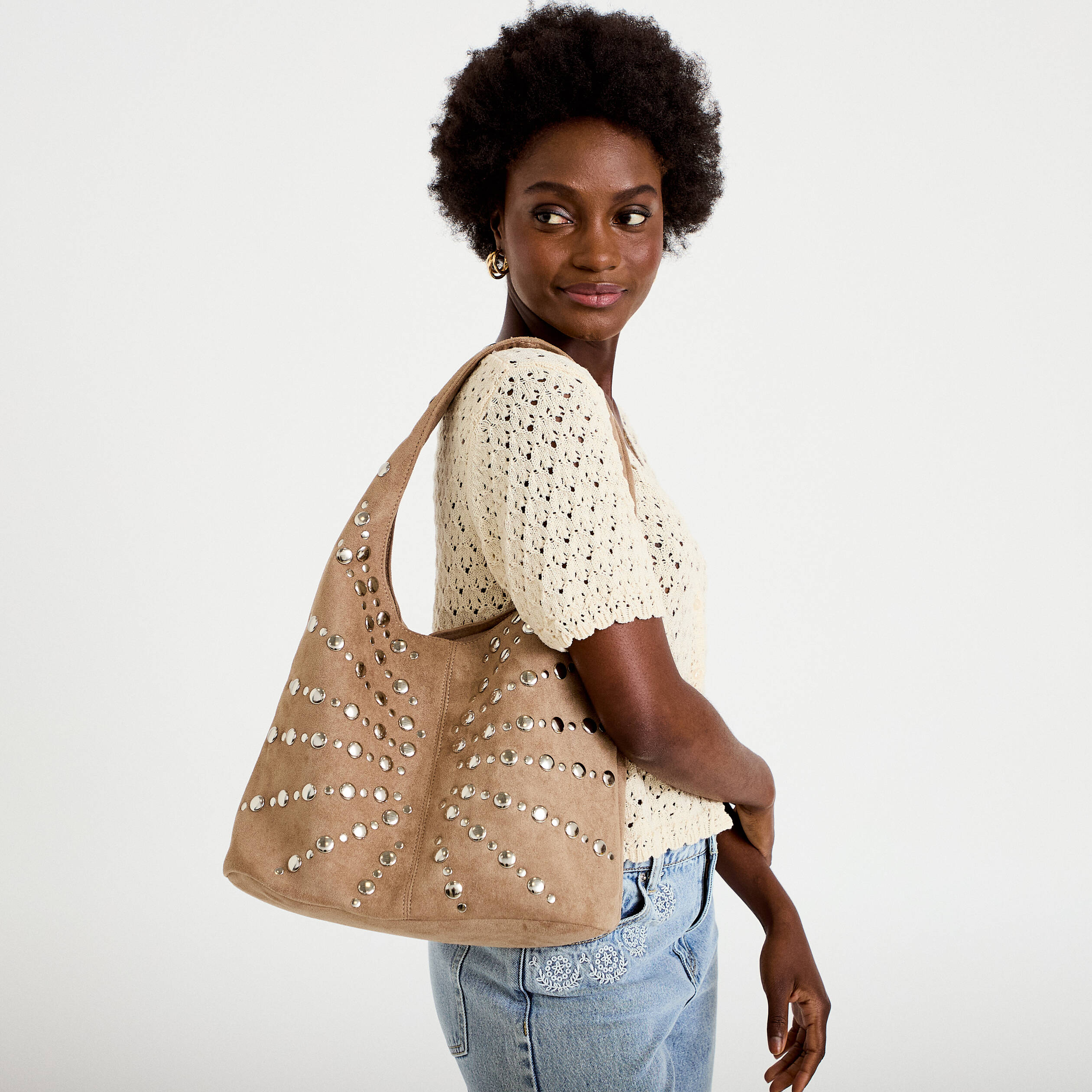 Sac aspect daim d&eacute;tails clout&eacute;s beige femme
