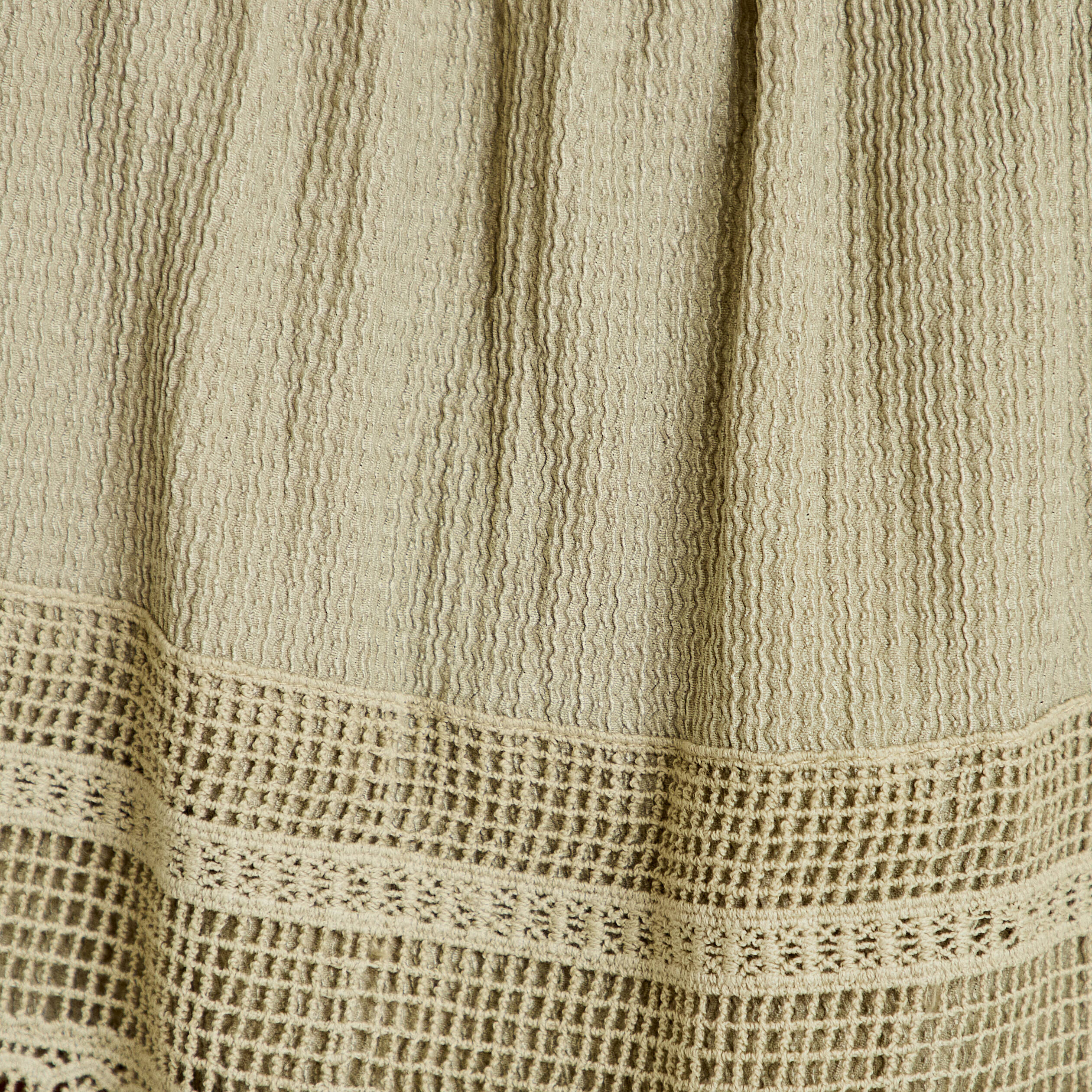Top &agrave; bretelles broderie vert kaki femme