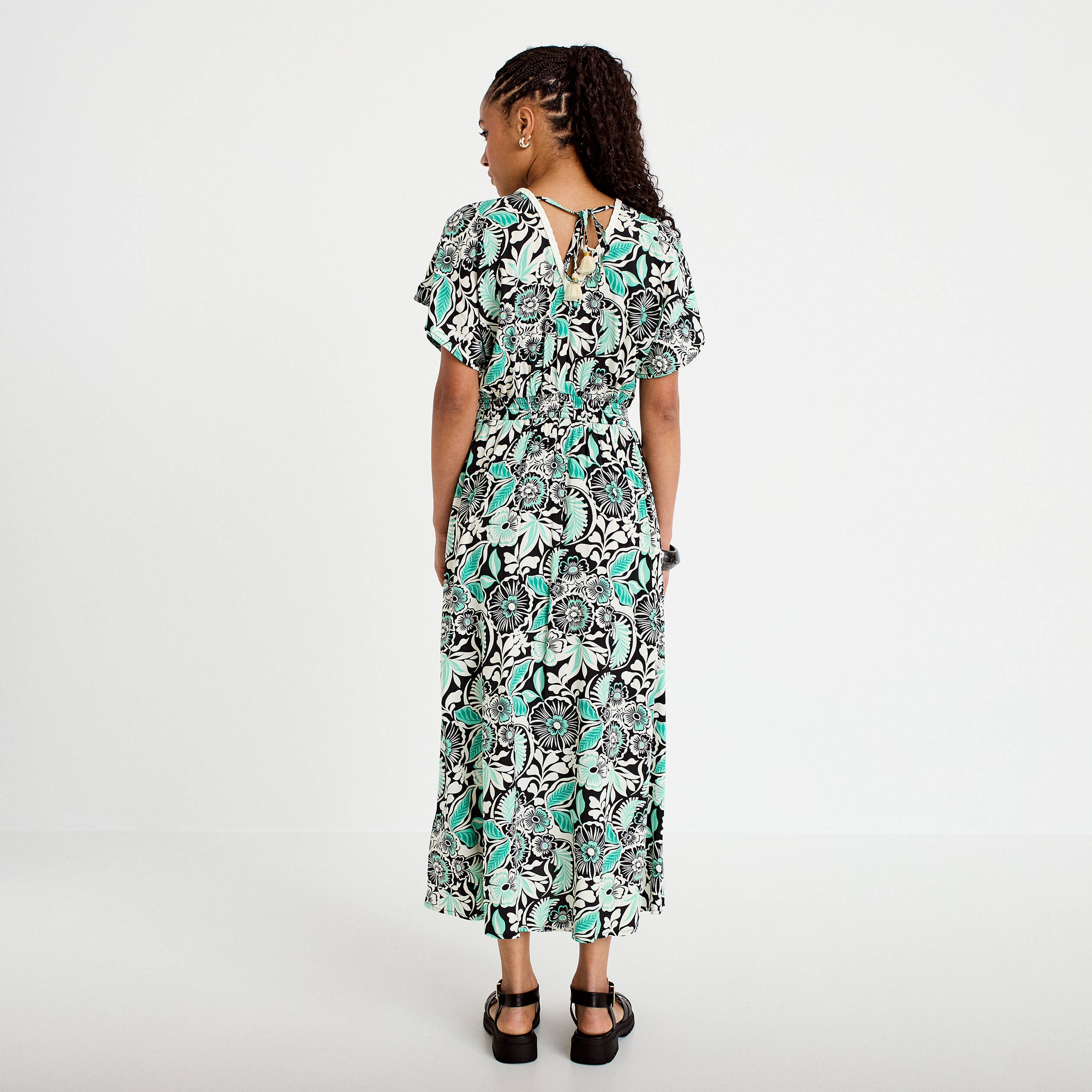 Robe &eacute;vas&eacute;e 3/4 col v manches courtes noir femme