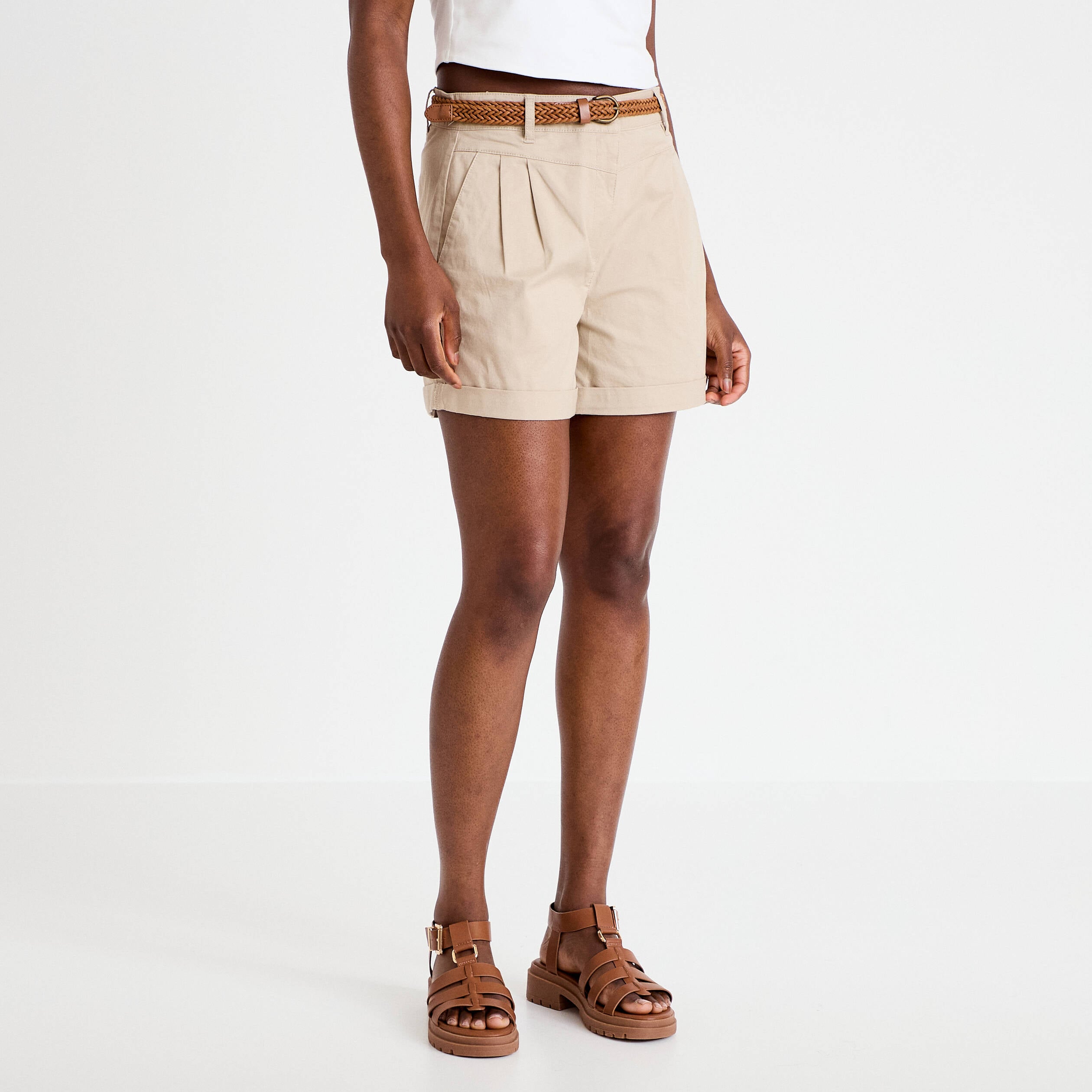 Short chino ceintur&eacute; beige femme