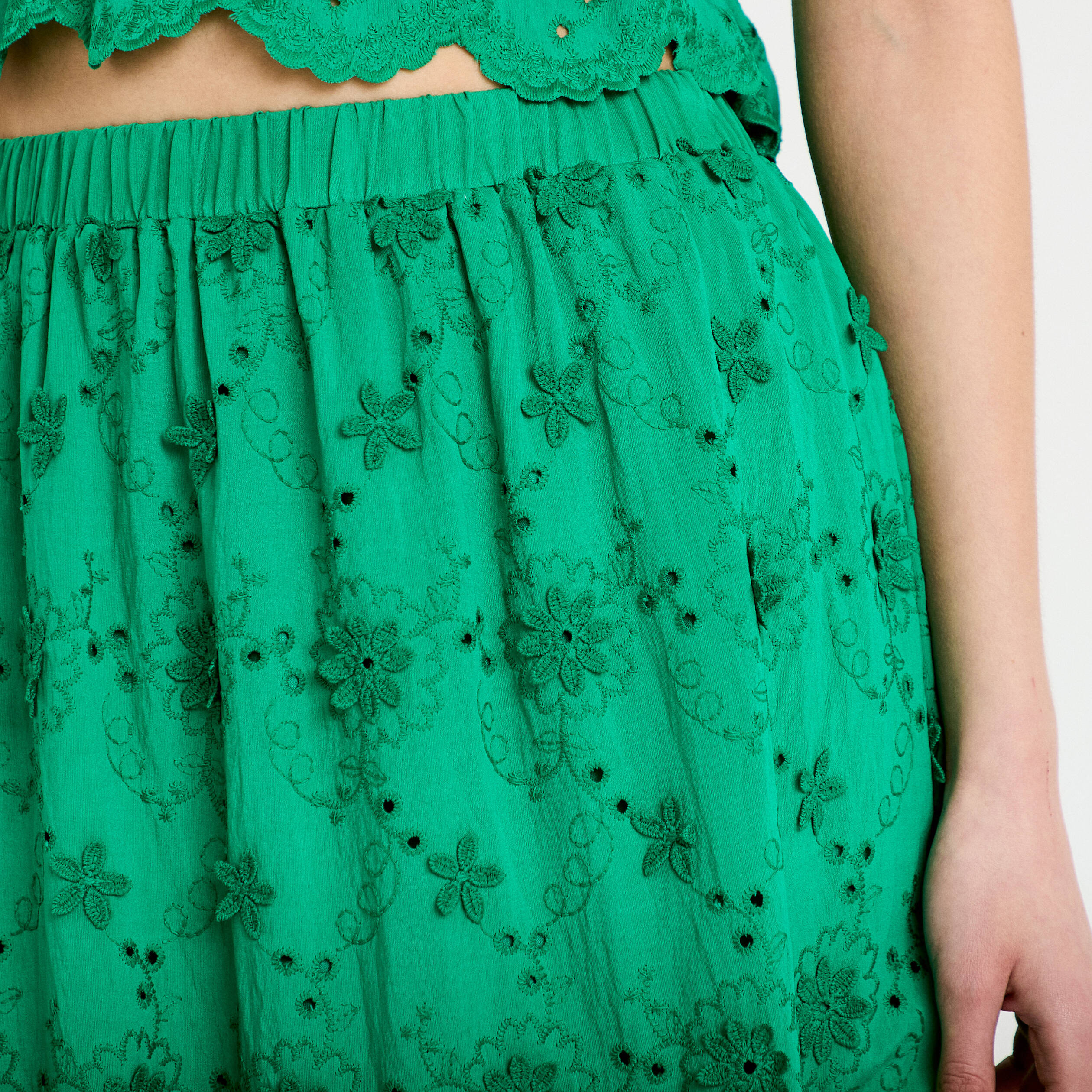 Jupon long &eacute;vas&eacute; avec broderie vert femme