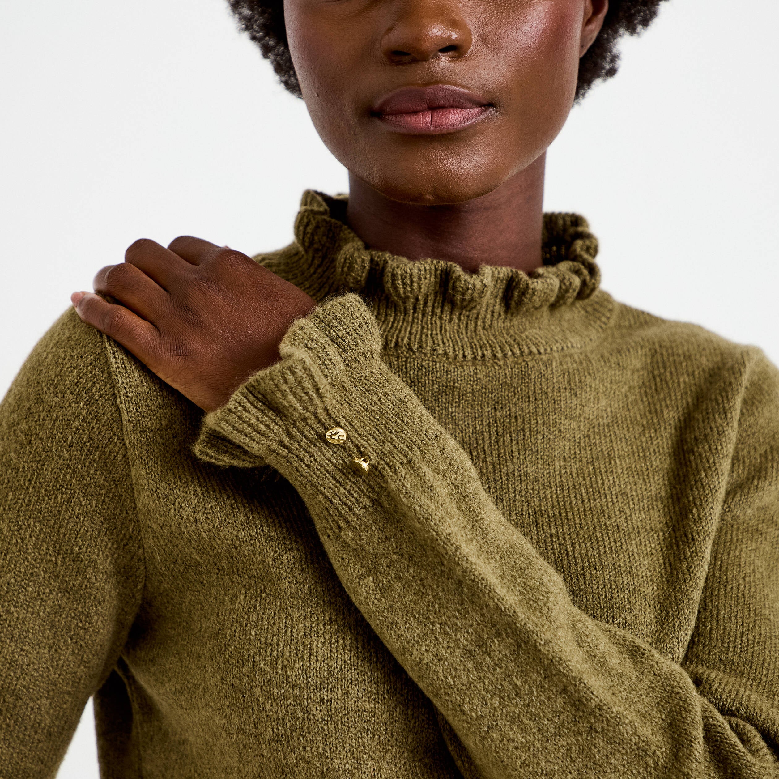 Pull ajust&eacute; col montant manches longues vert kaki femme