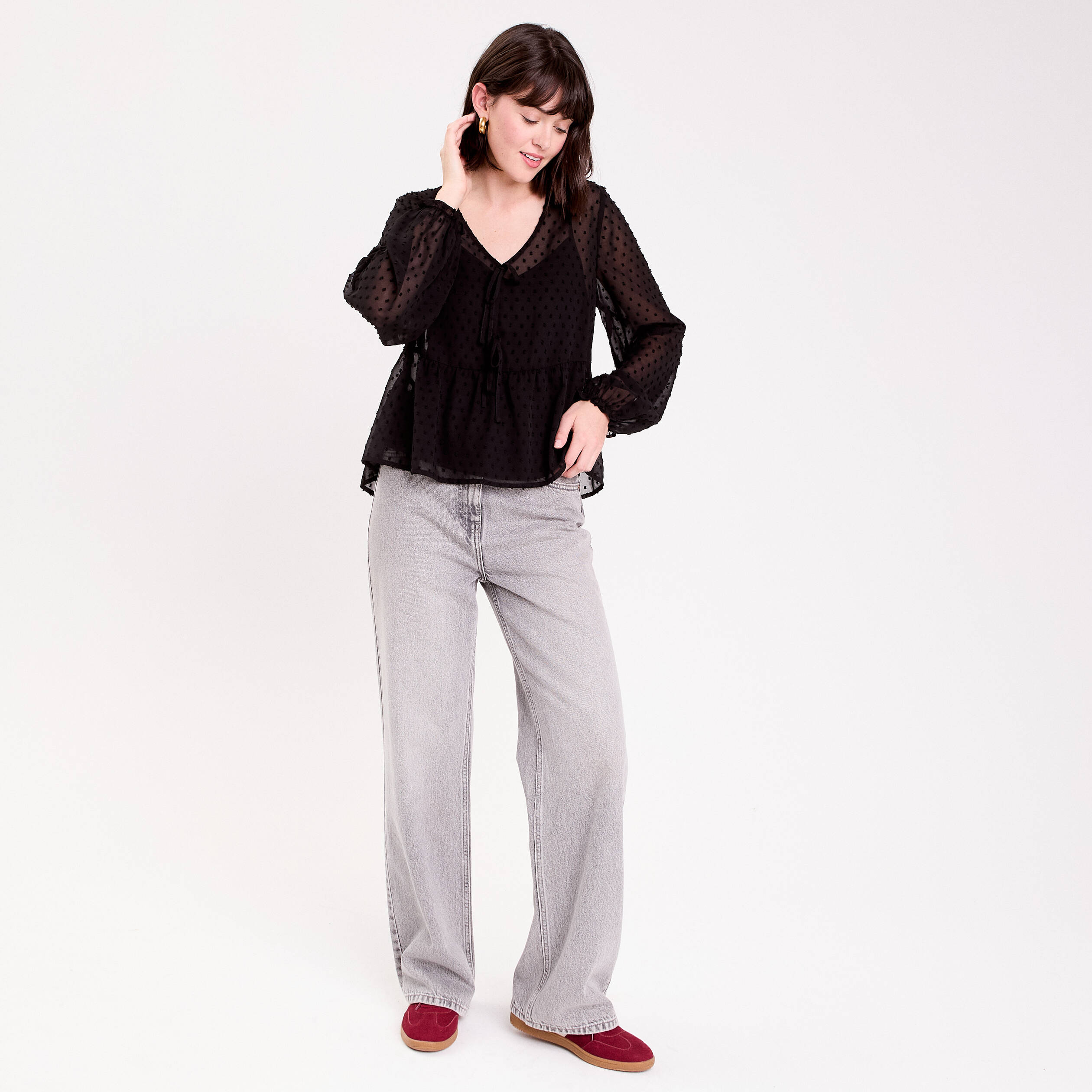 Blouse courte droite col v noir femme