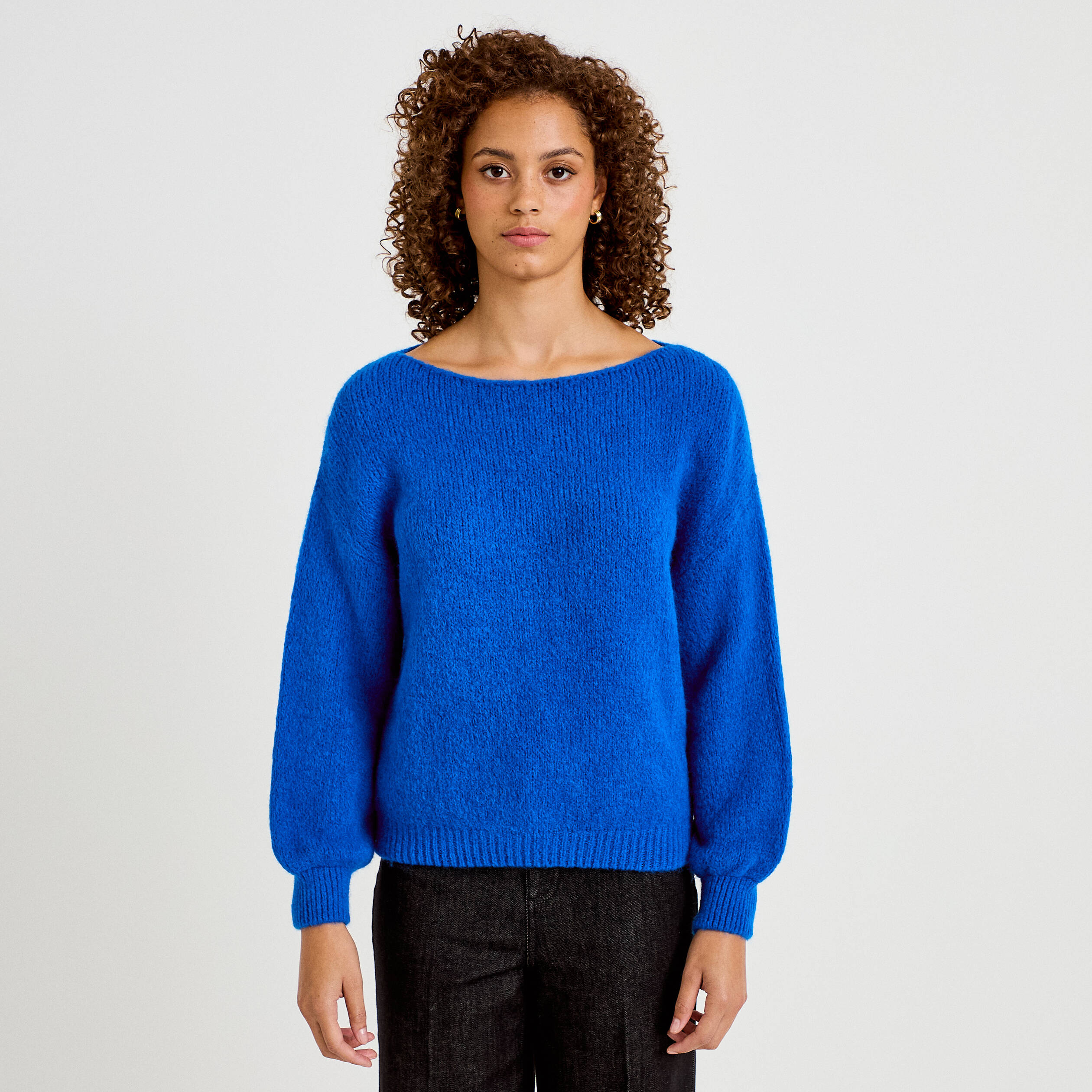 Pull ample col bateau manches longues bleu electrique femme