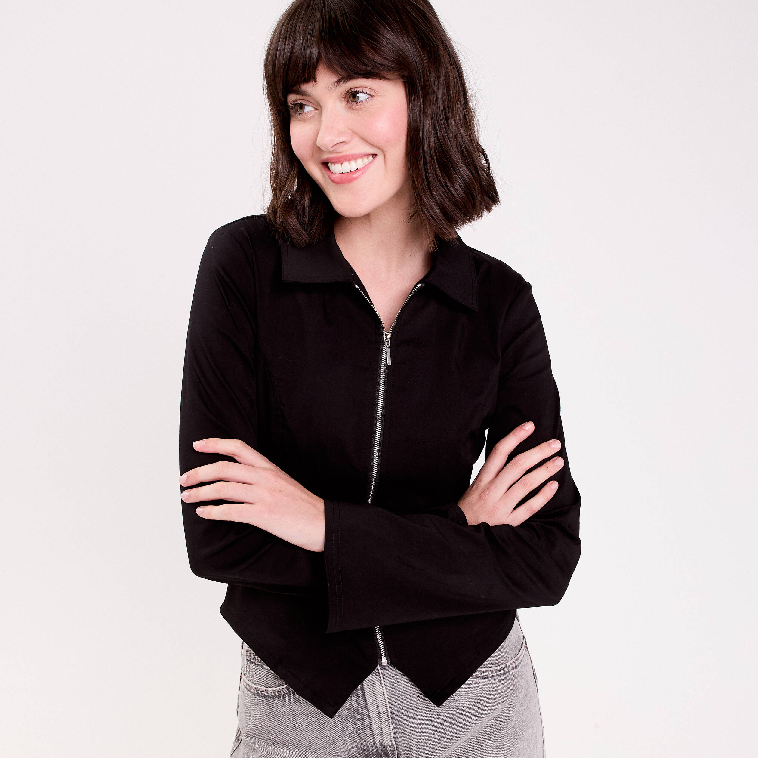 Chemise courte bas resserr&eacute; noir femme