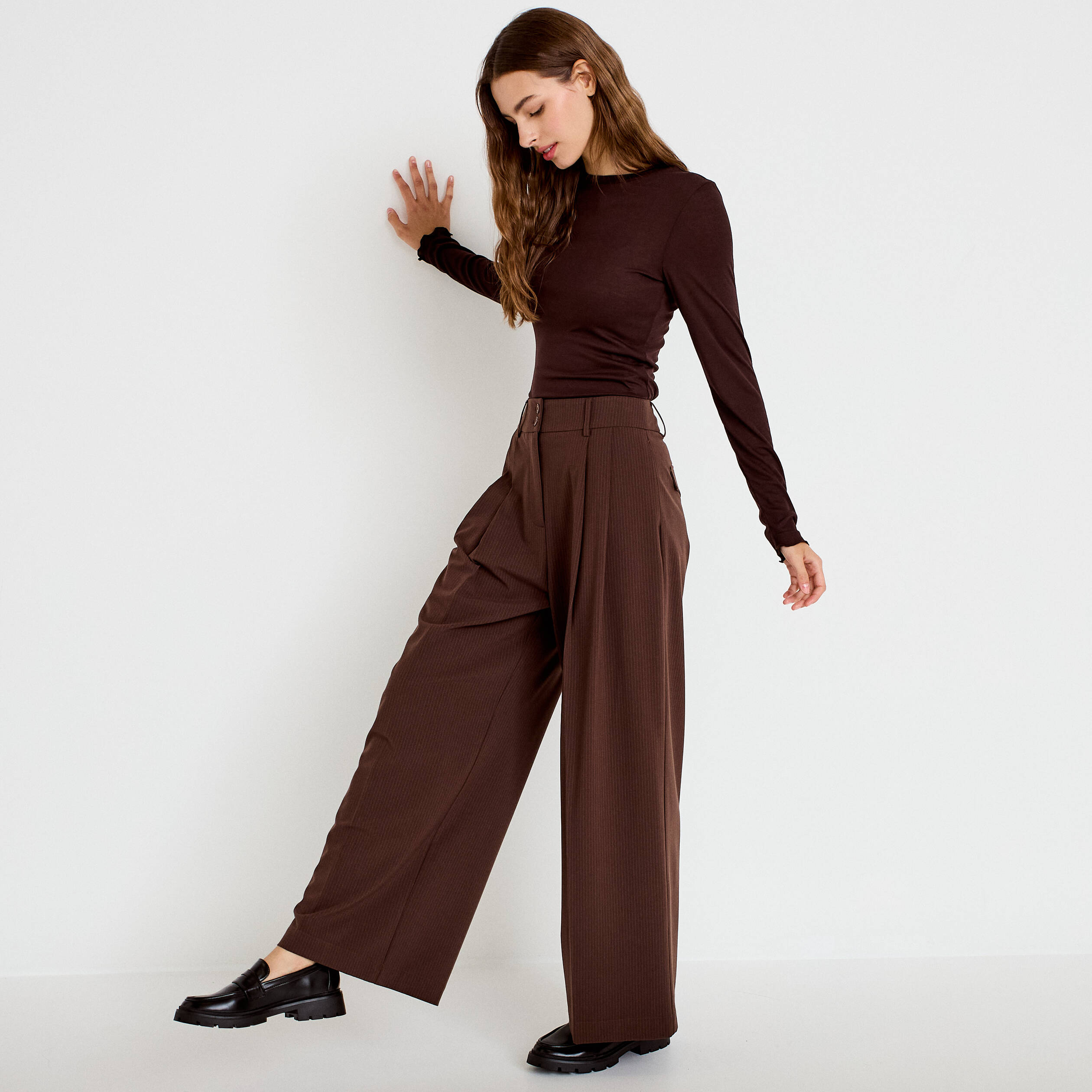 Pantalon large &agrave; pinces marron femme