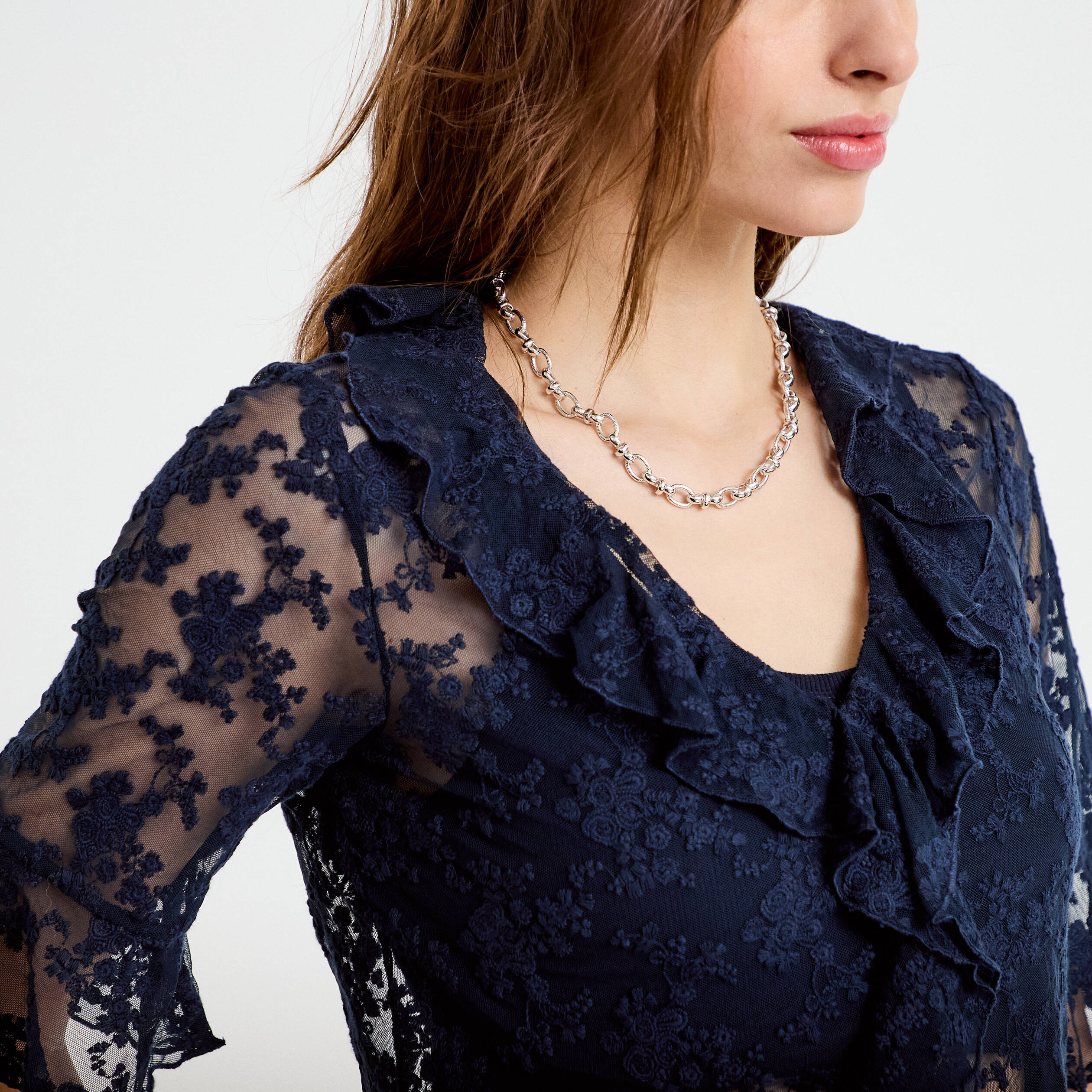 Blouse dentelle &agrave; volants bleu marine femme