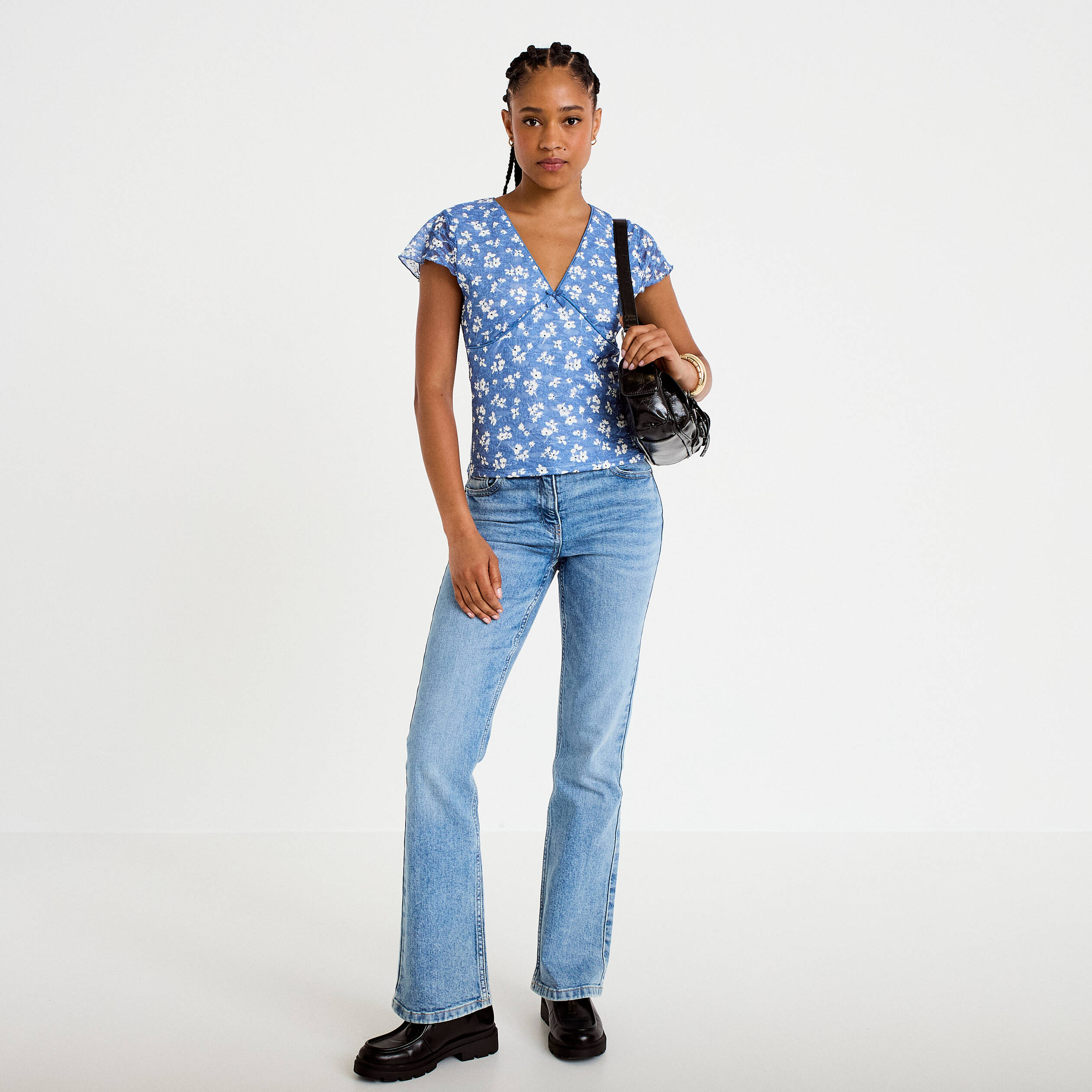 T-shirt ajust&eacute; court d&eacute;collet&eacute; dentelle bleu femme