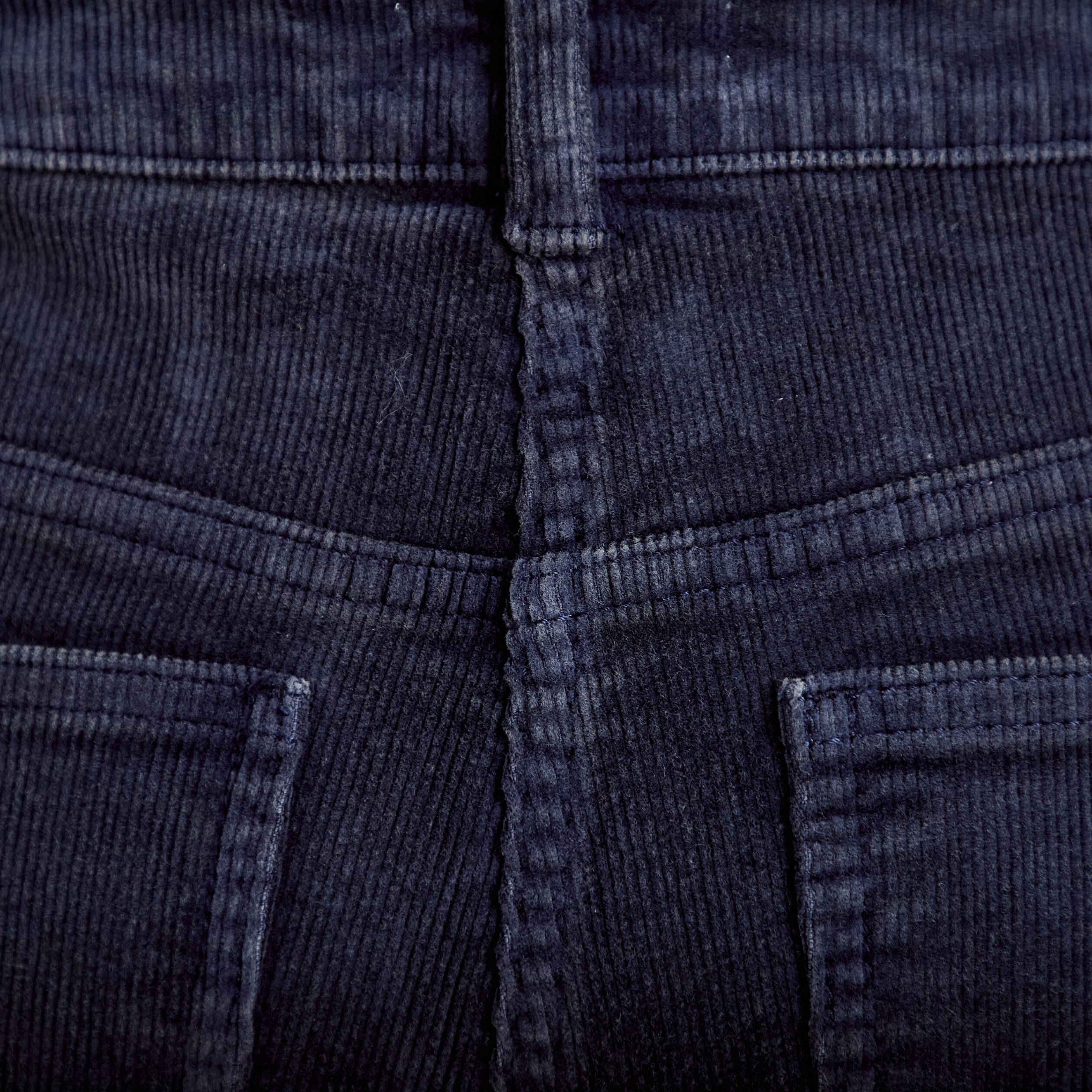 Pantalon droit en velours bleu marine femme