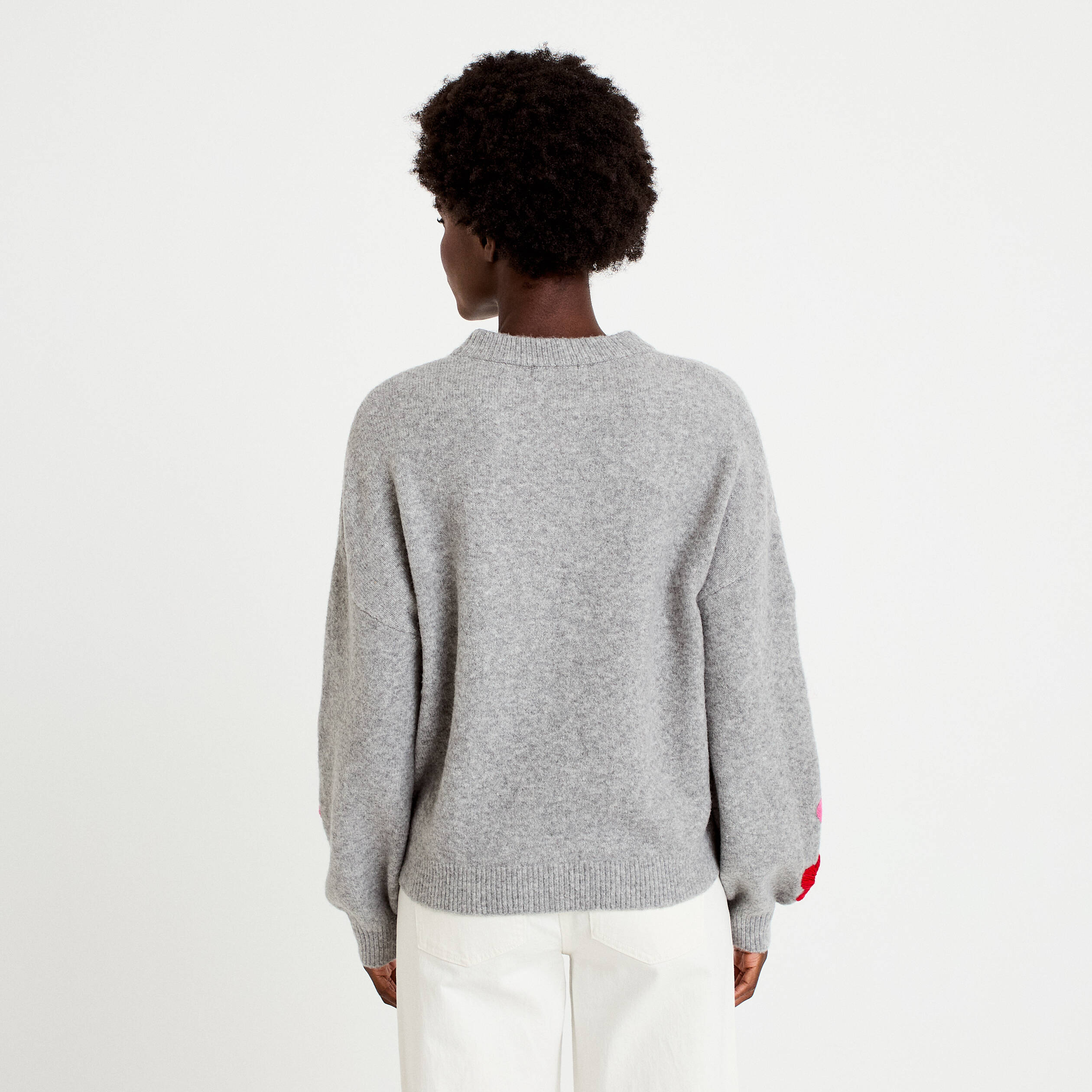 Pull oversize broderie col rond gris clair femme