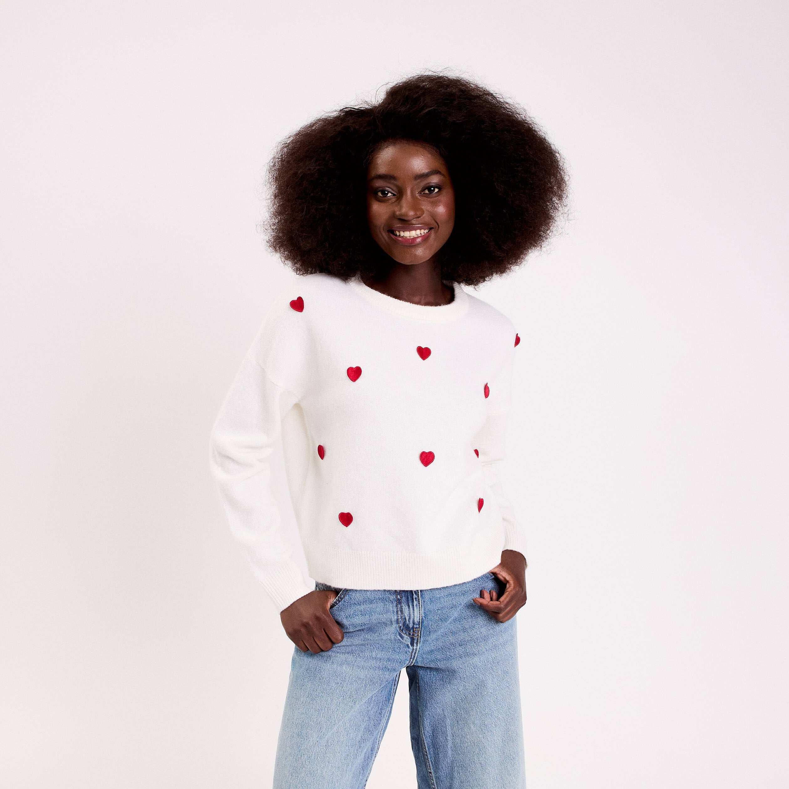 Pull &agrave; motifs coeurs ecru femme