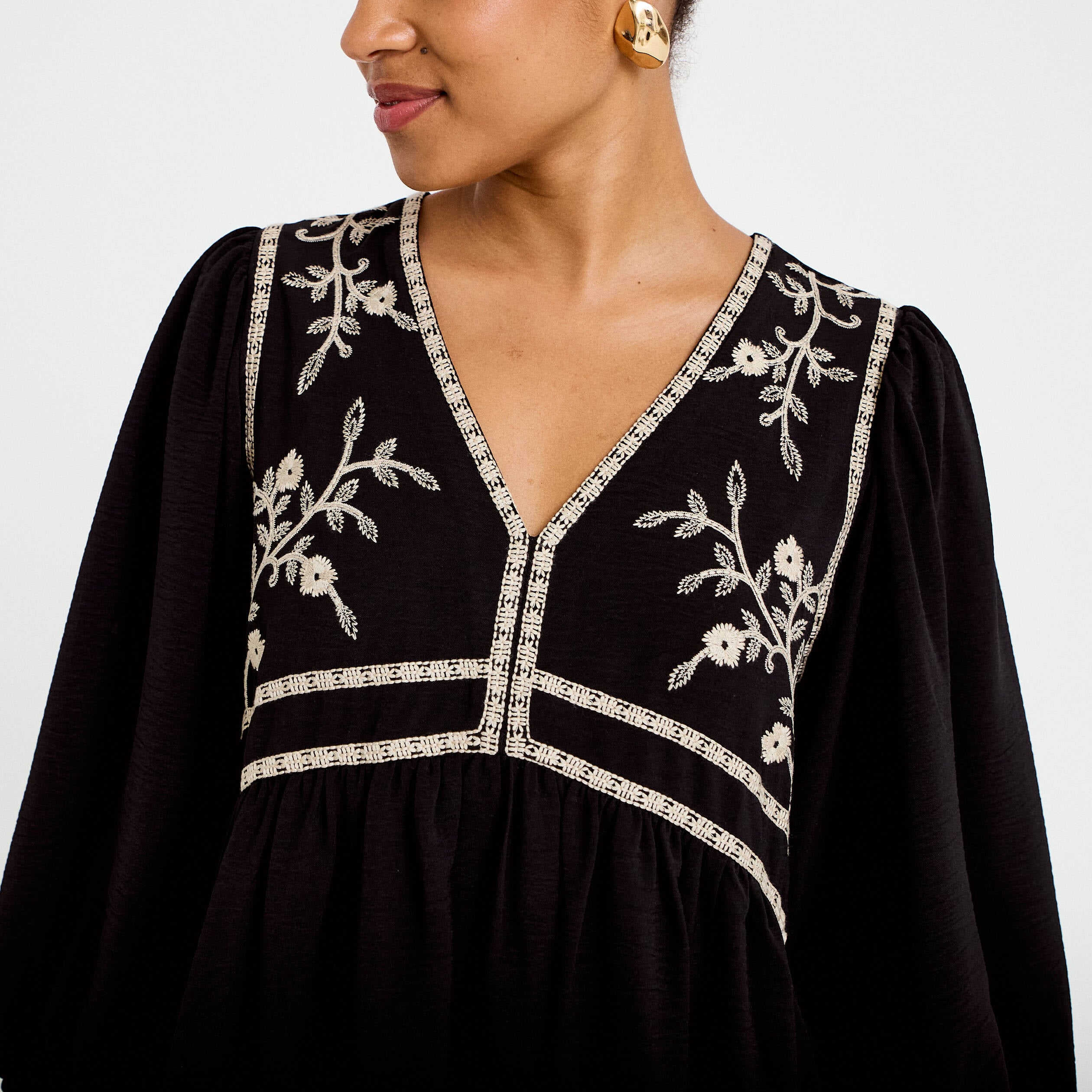 Robe droite courte col v manches 3/4 noir femme