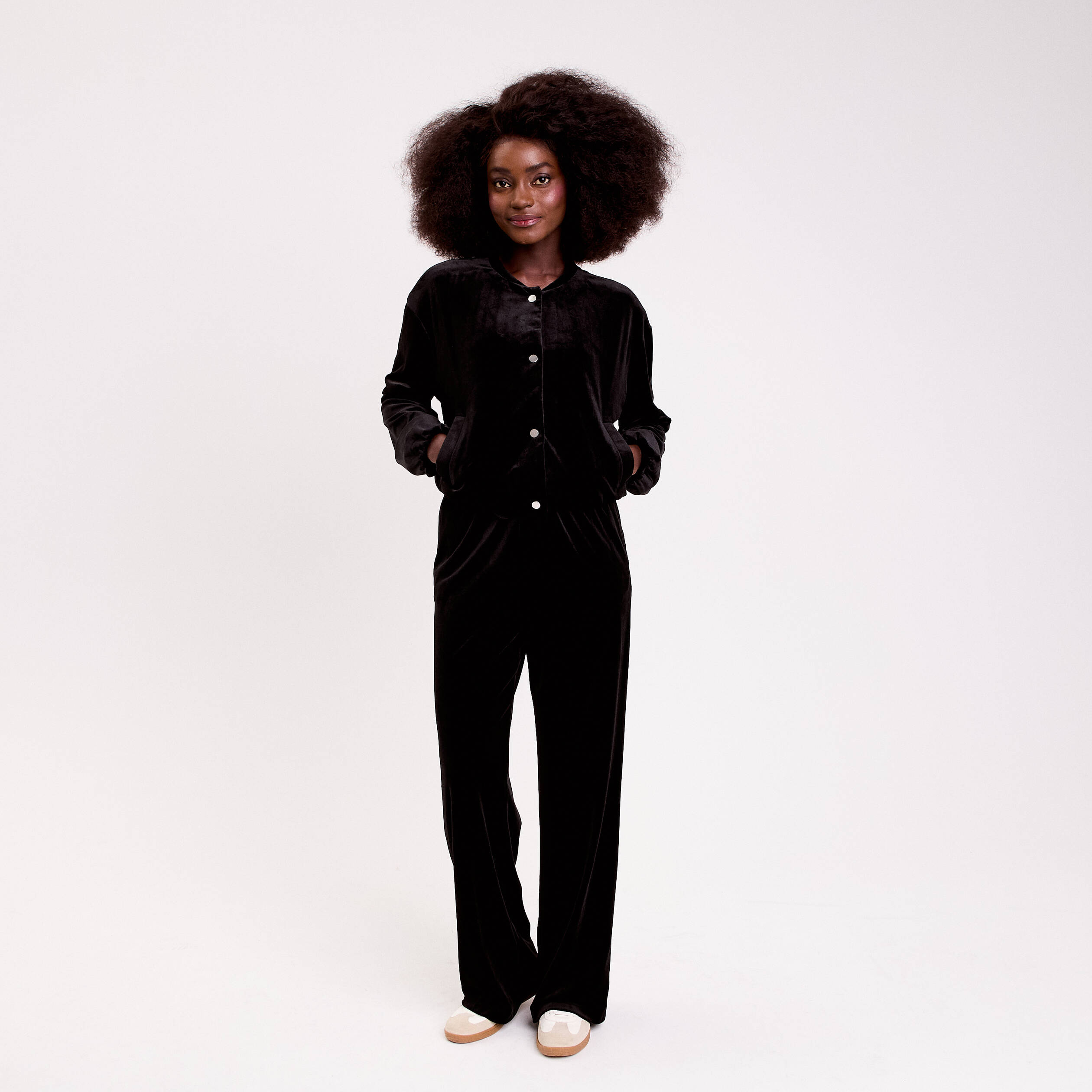 Pantalon large en velours noir femme