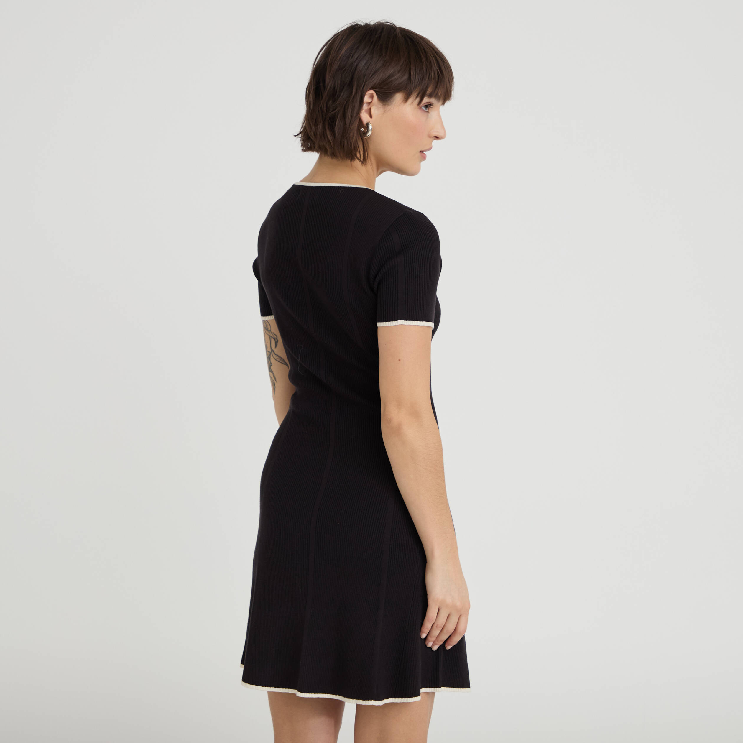 Robe droite manches courtes noir femme