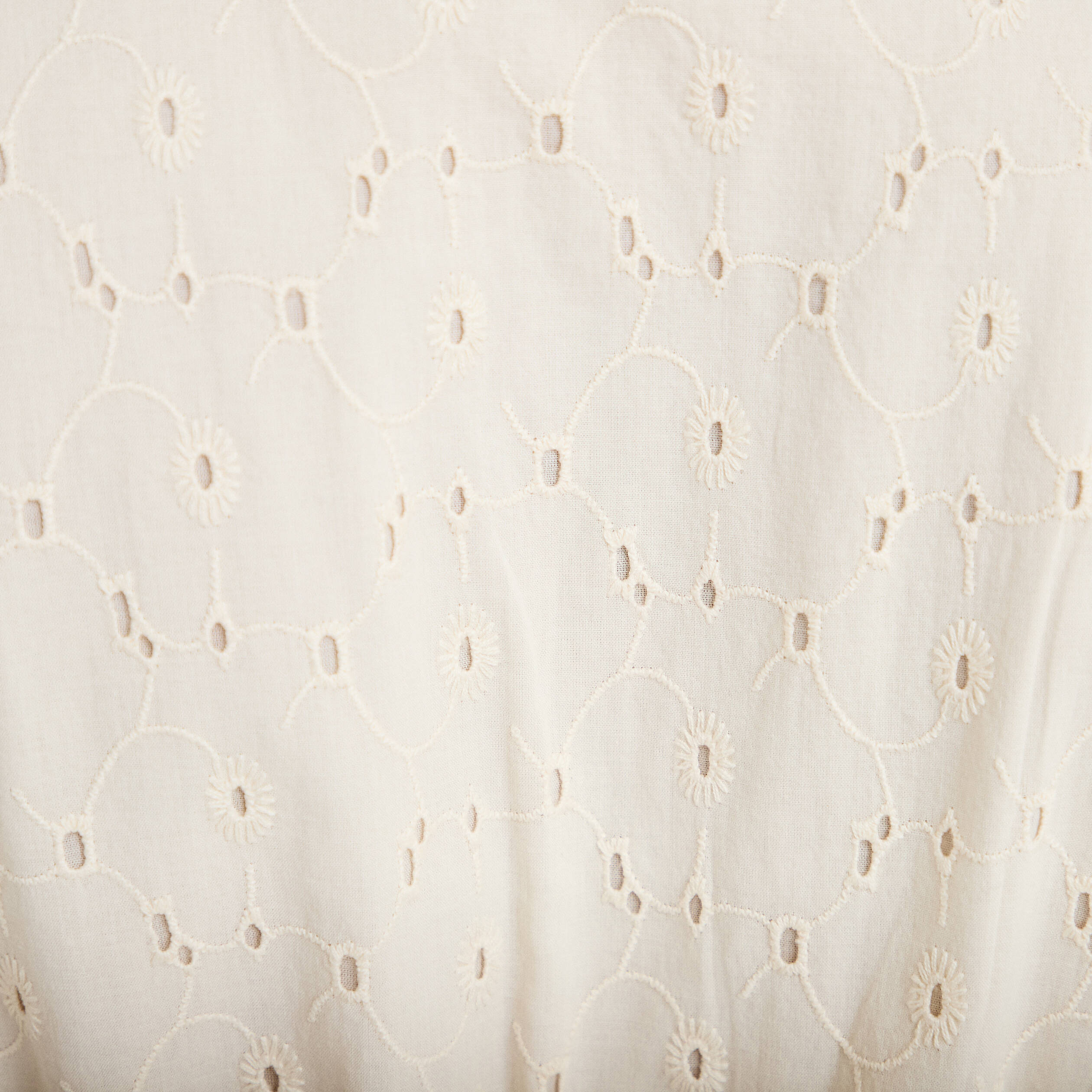 Robe courte &eacute;vas&eacute;e d&eacute;collet&eacute; brod&eacute;e ecru femme