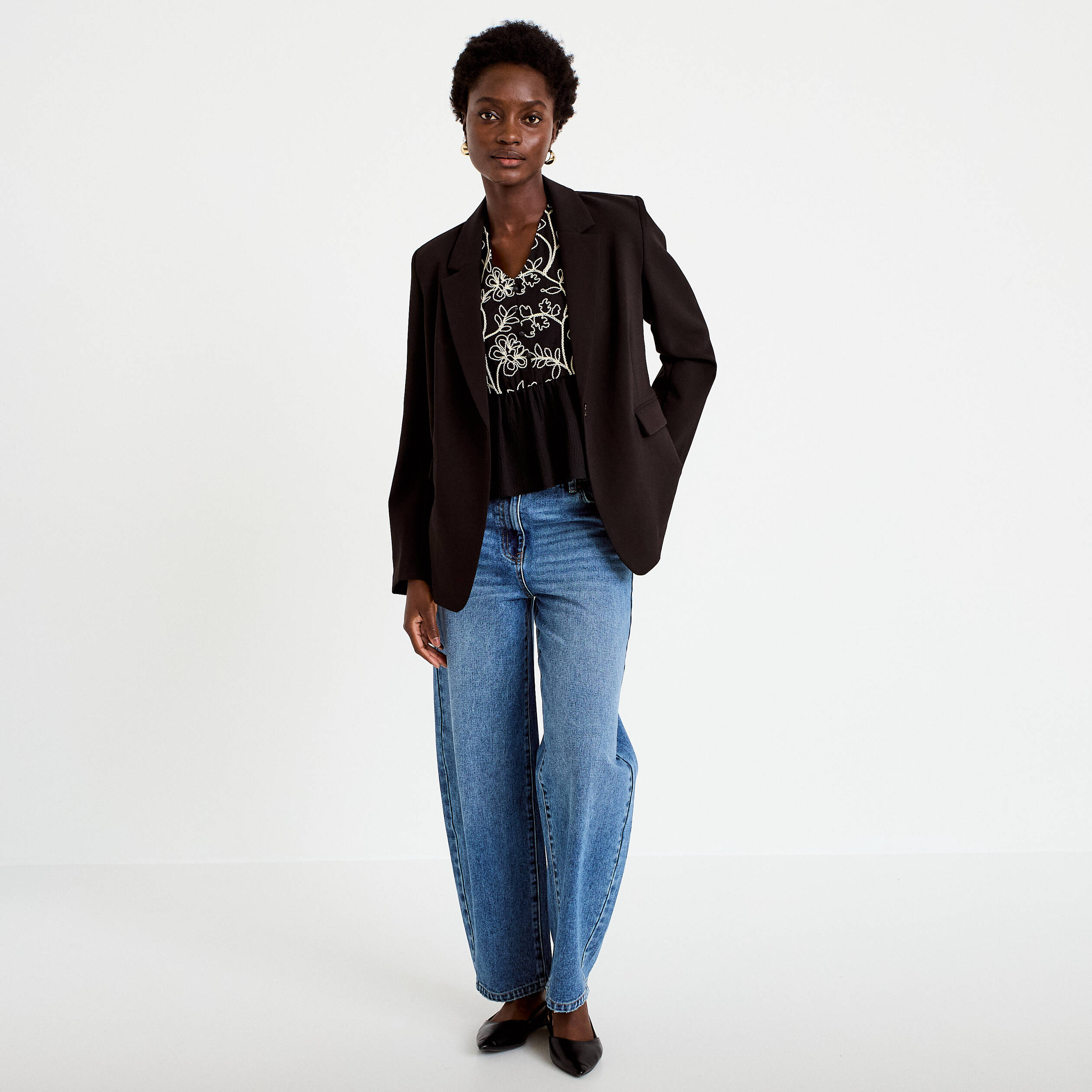 Blouse cintr&eacute;e sans manches col v noir femme