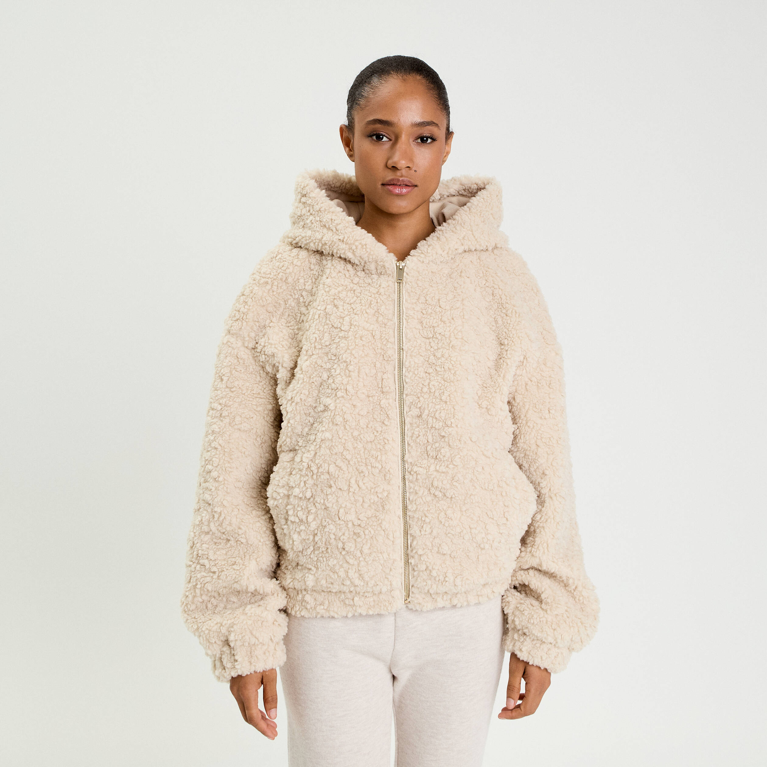 Veste bas resserr&eacute; &agrave; capuche ecru femme