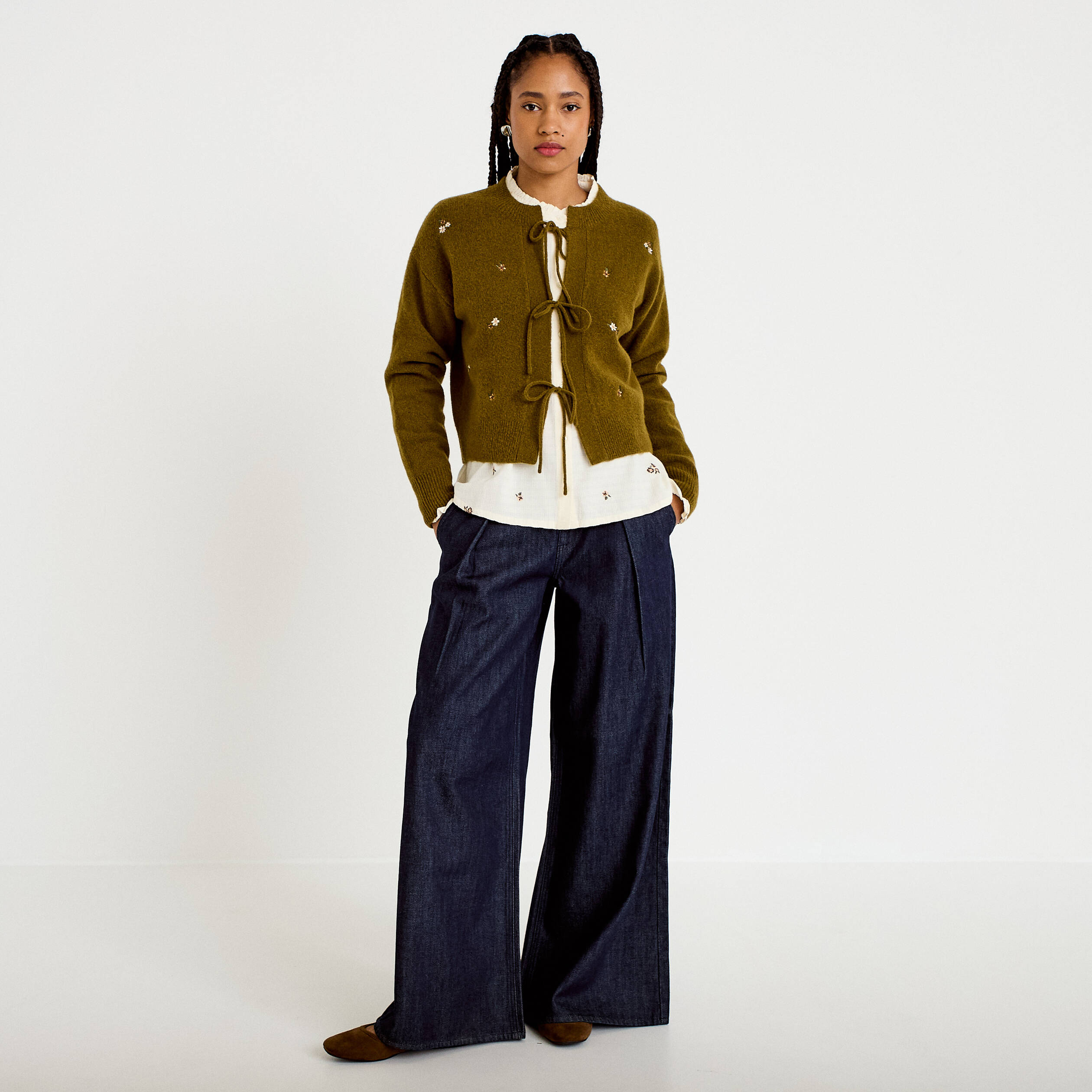 Gilet manches longues brod&eacute; noeuds vert olive femme