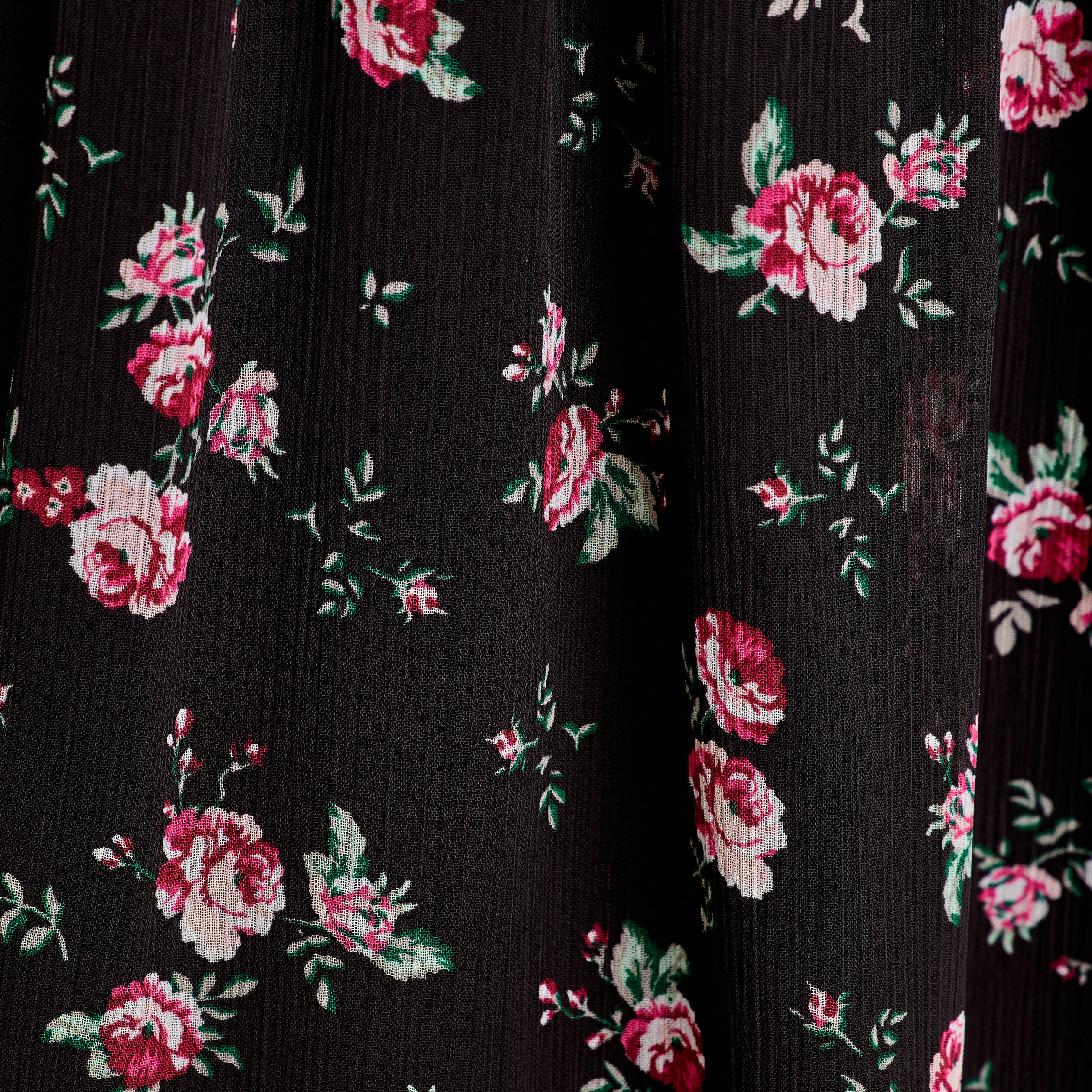 Robe longue &eacute;vas&eacute;e volants noir femme