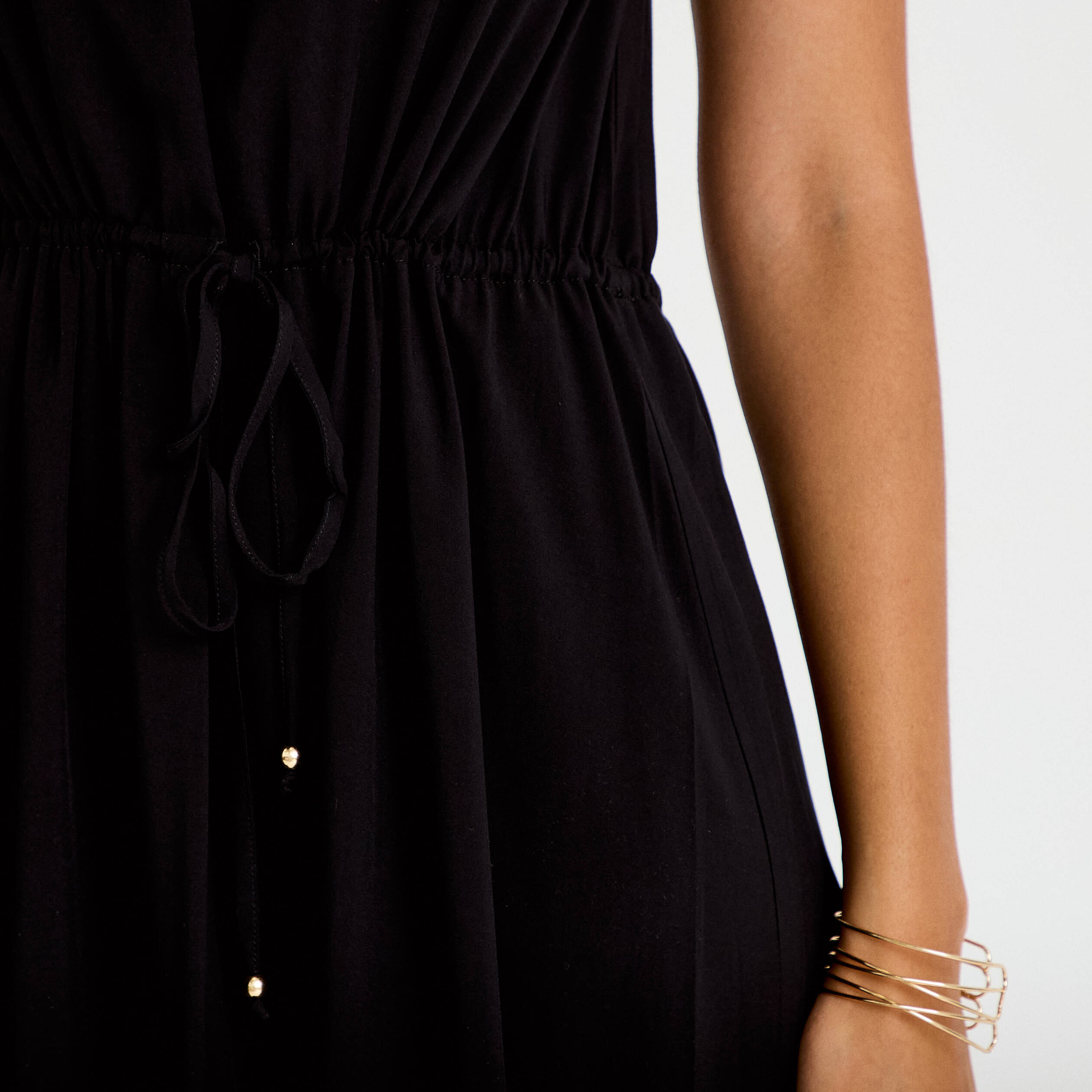 Robe longue &eacute;vas&eacute;e col v sans manches noir femme