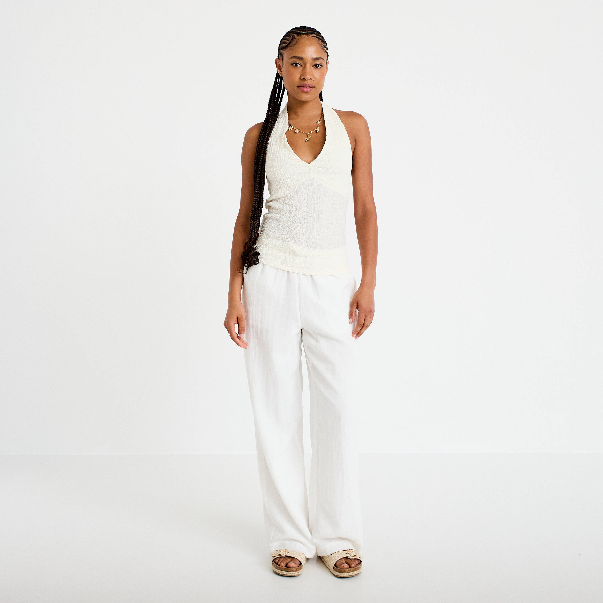 Top cintr&eacute; sans manches avec relief ecru femme