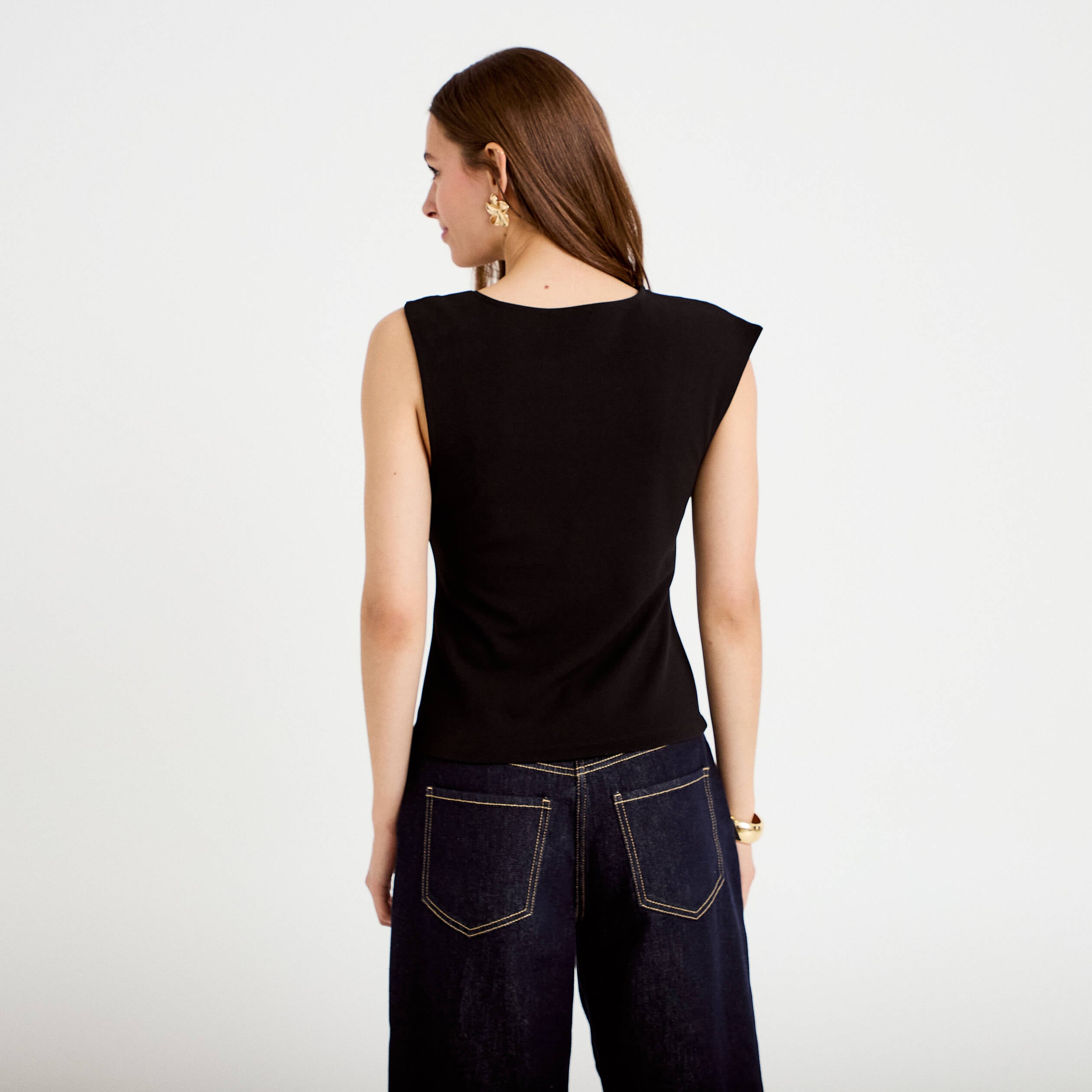 Top asym&eacute;trique d&eacute;tail bijou noir femme