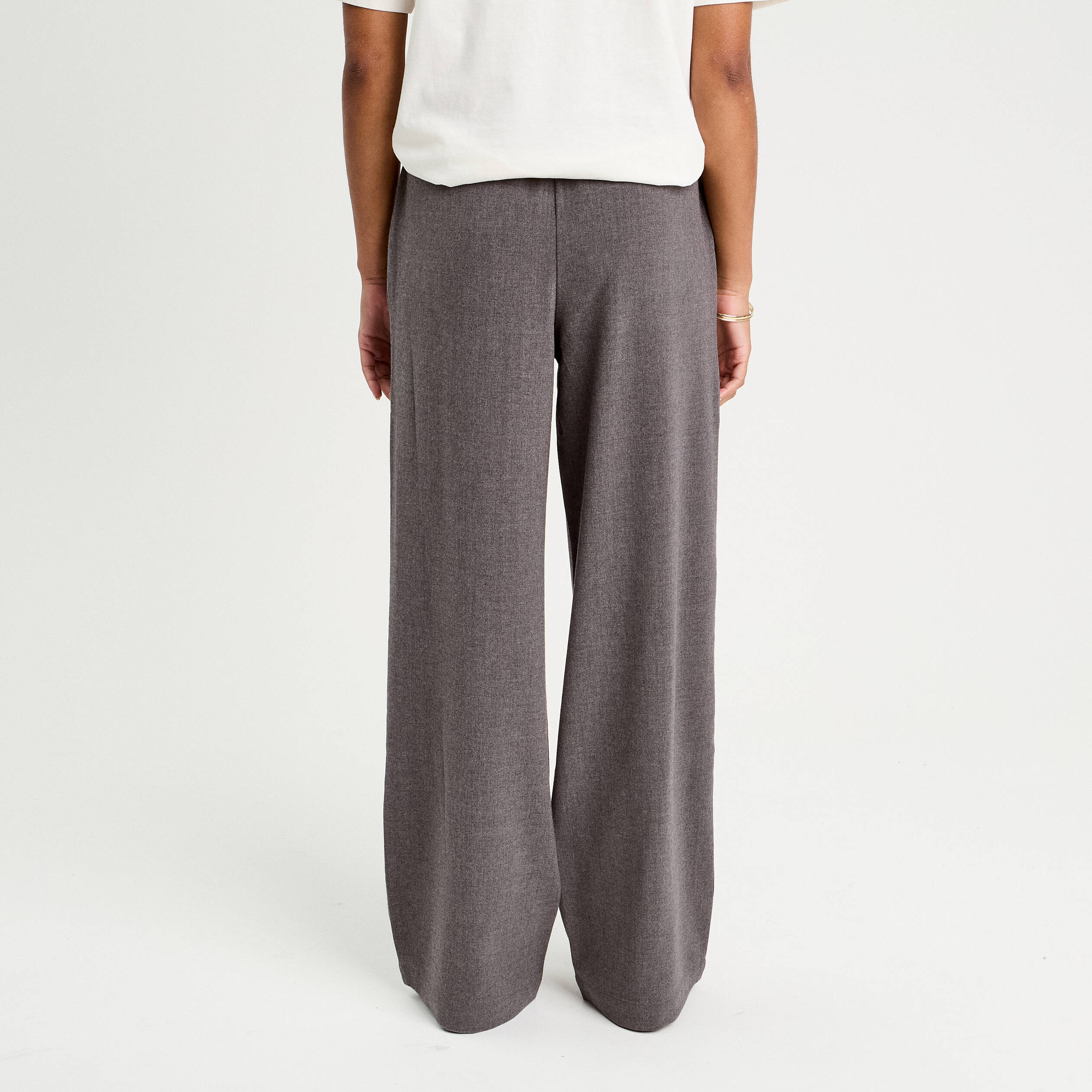 Pantalon large gris fonc&eacute; femme