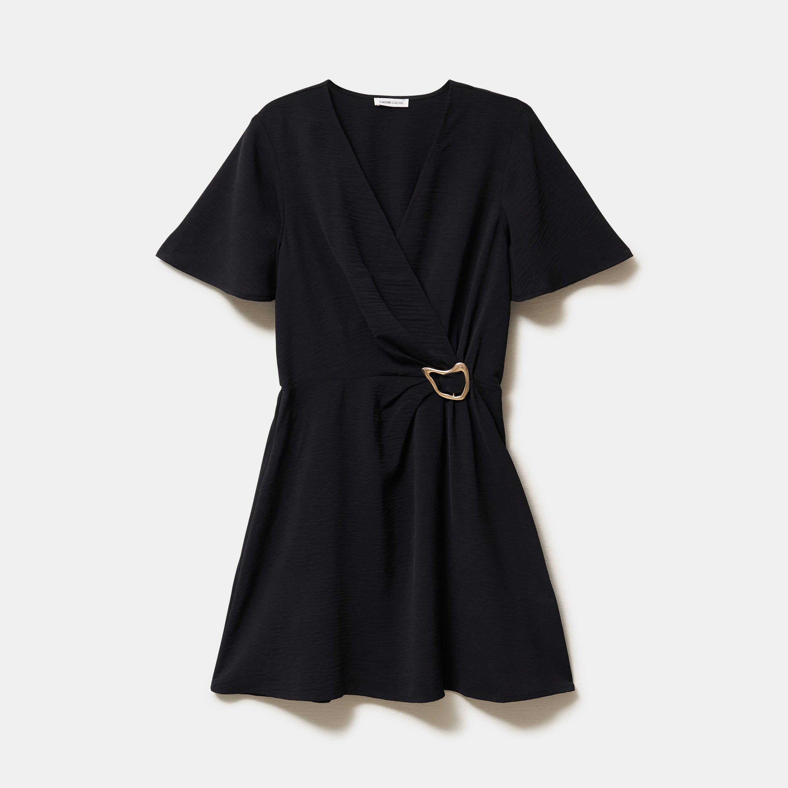 Robe courte &eacute;vas&eacute;e col v manches courtes noir femme