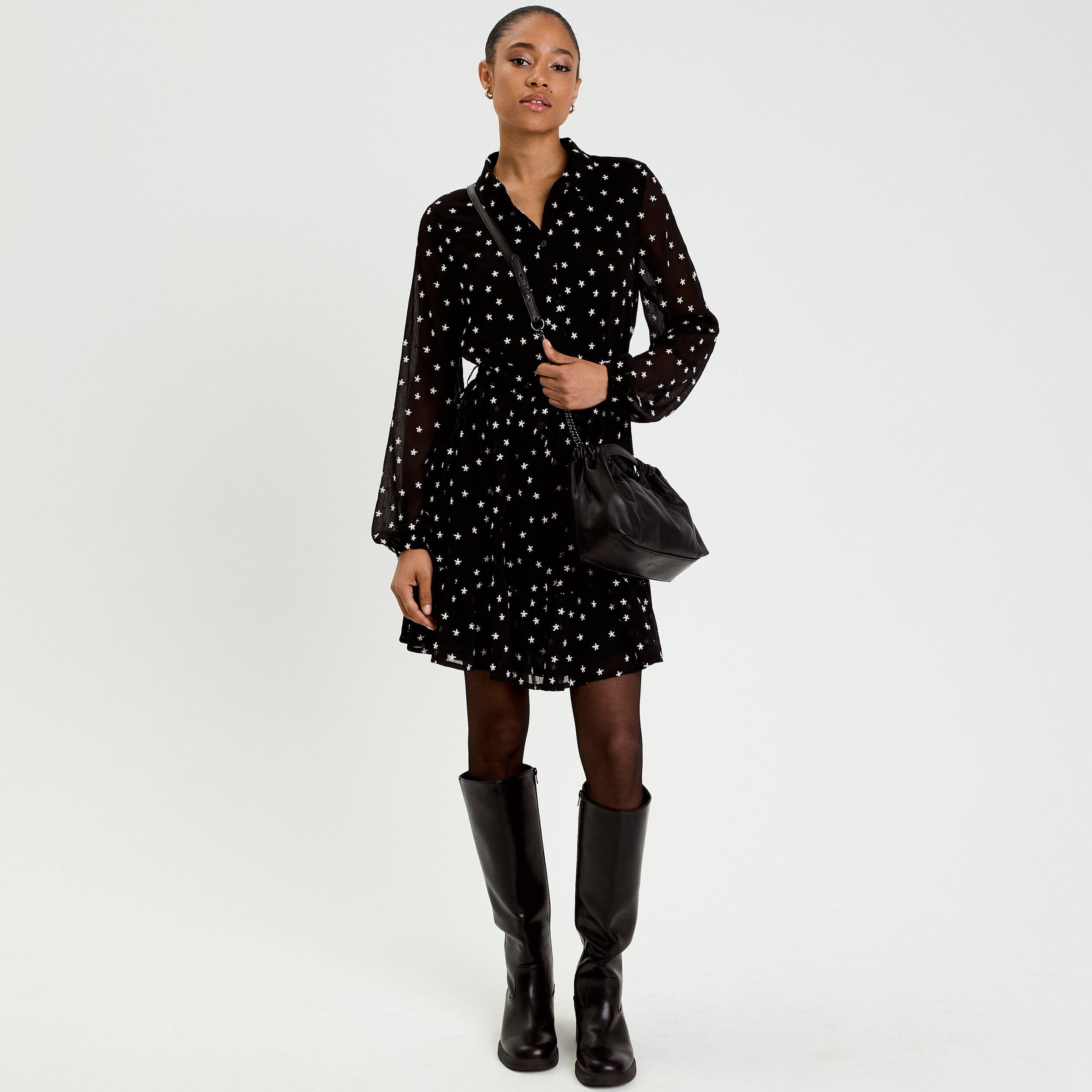 Robe brod&eacute;e &eacute;vas&eacute;e manches longues noir femme