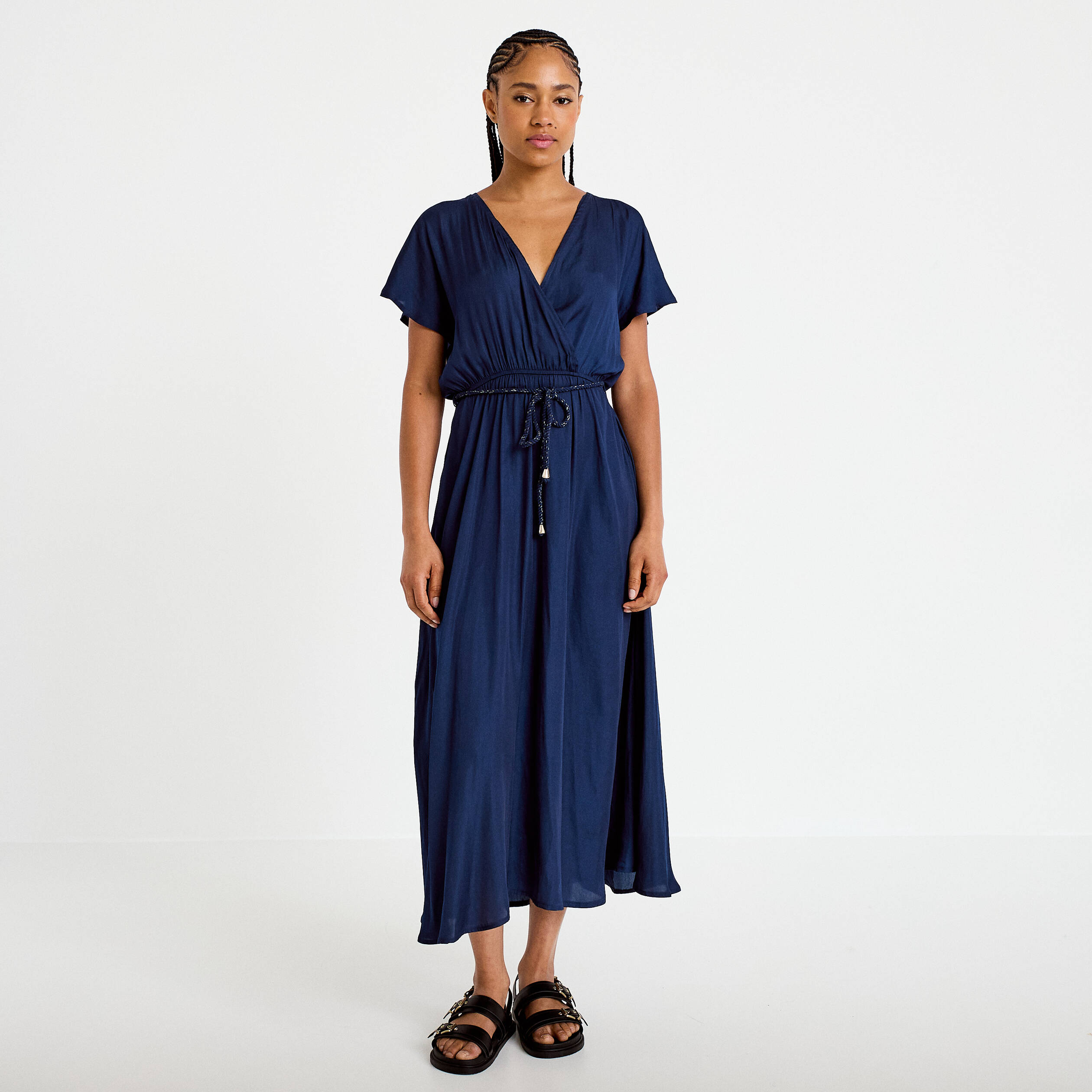 Robe longue &eacute;vas&eacute;e col v satin&eacute;e bleu marine femme