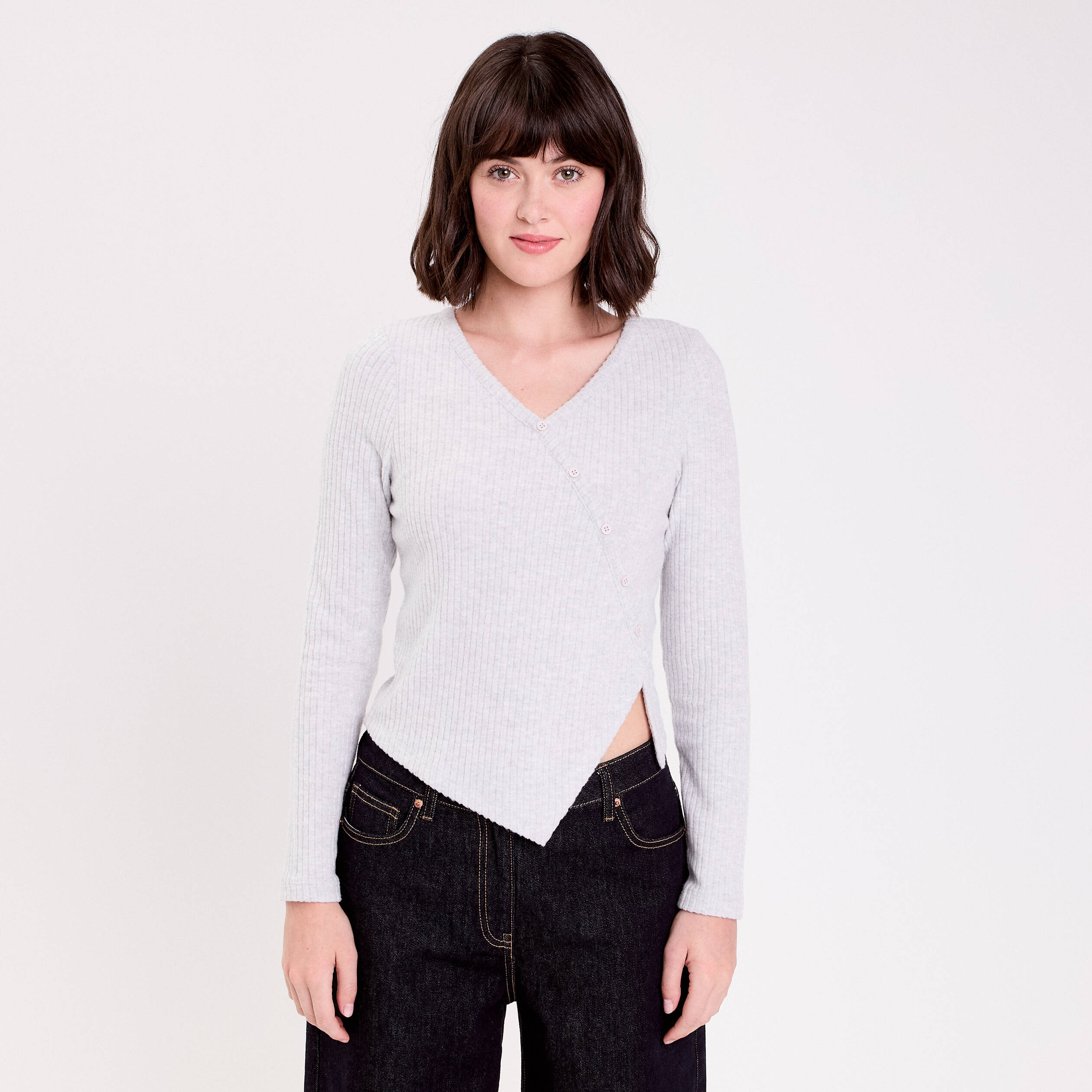 Pull duveteux col rond manches longues gris clair femme